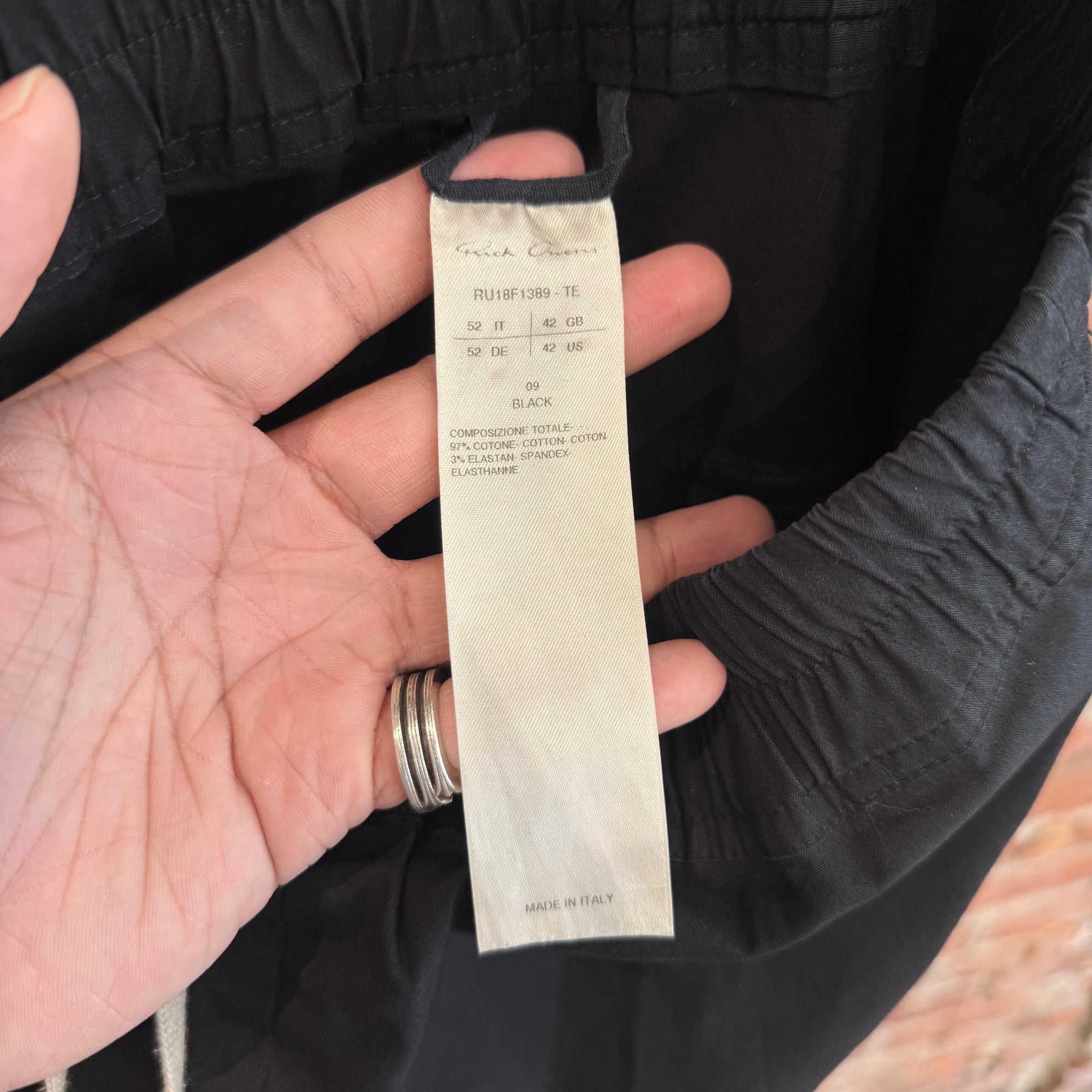 RICK OWENS FW18 SISYPHUS POD CARGO SHORTS ‘BLACK’