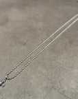 DEAL DESIGN OVERLAP CROSS NECKLACE ‘SILVER’