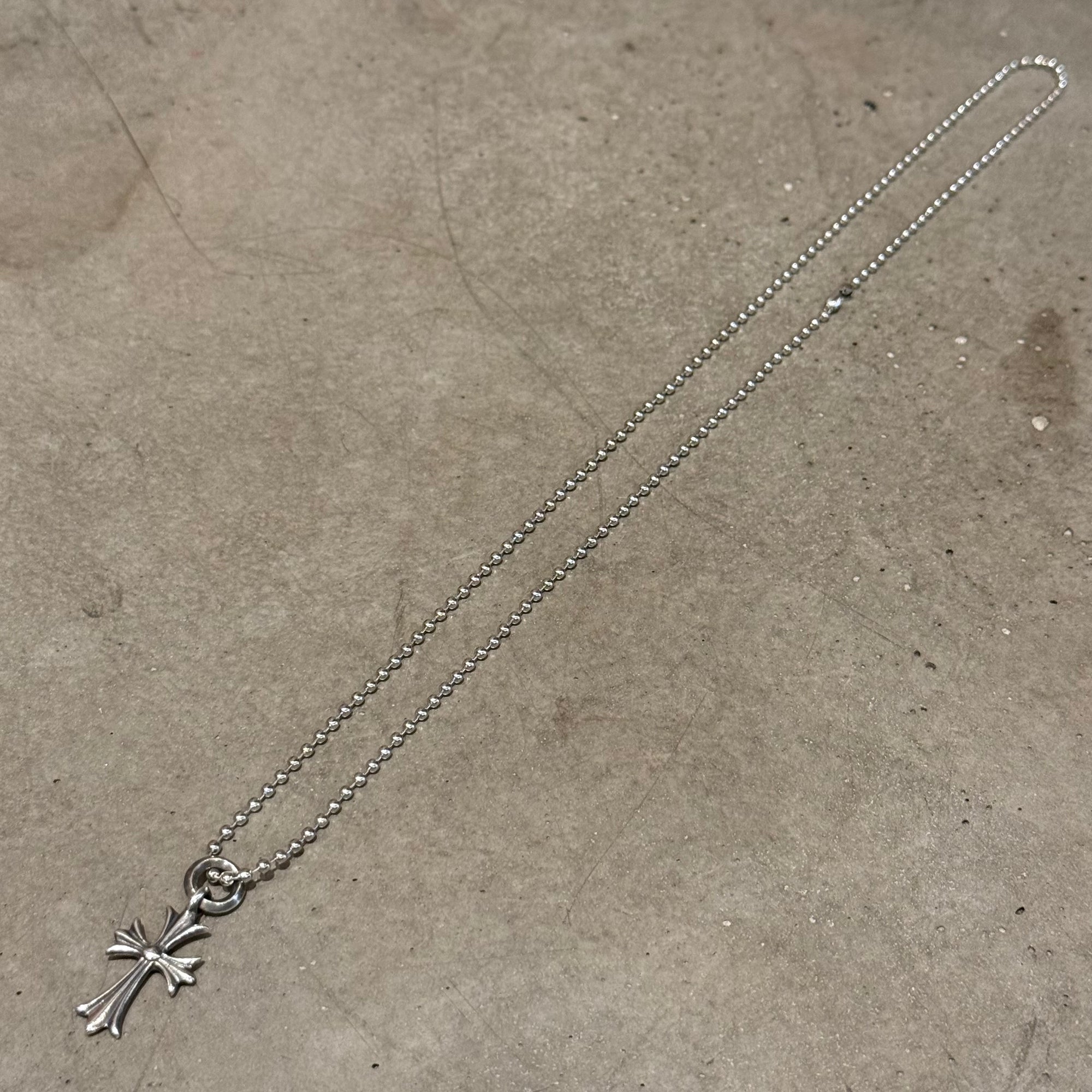 CHROME HEARTS TINY CROSS NECKLACE ‘SILVER’