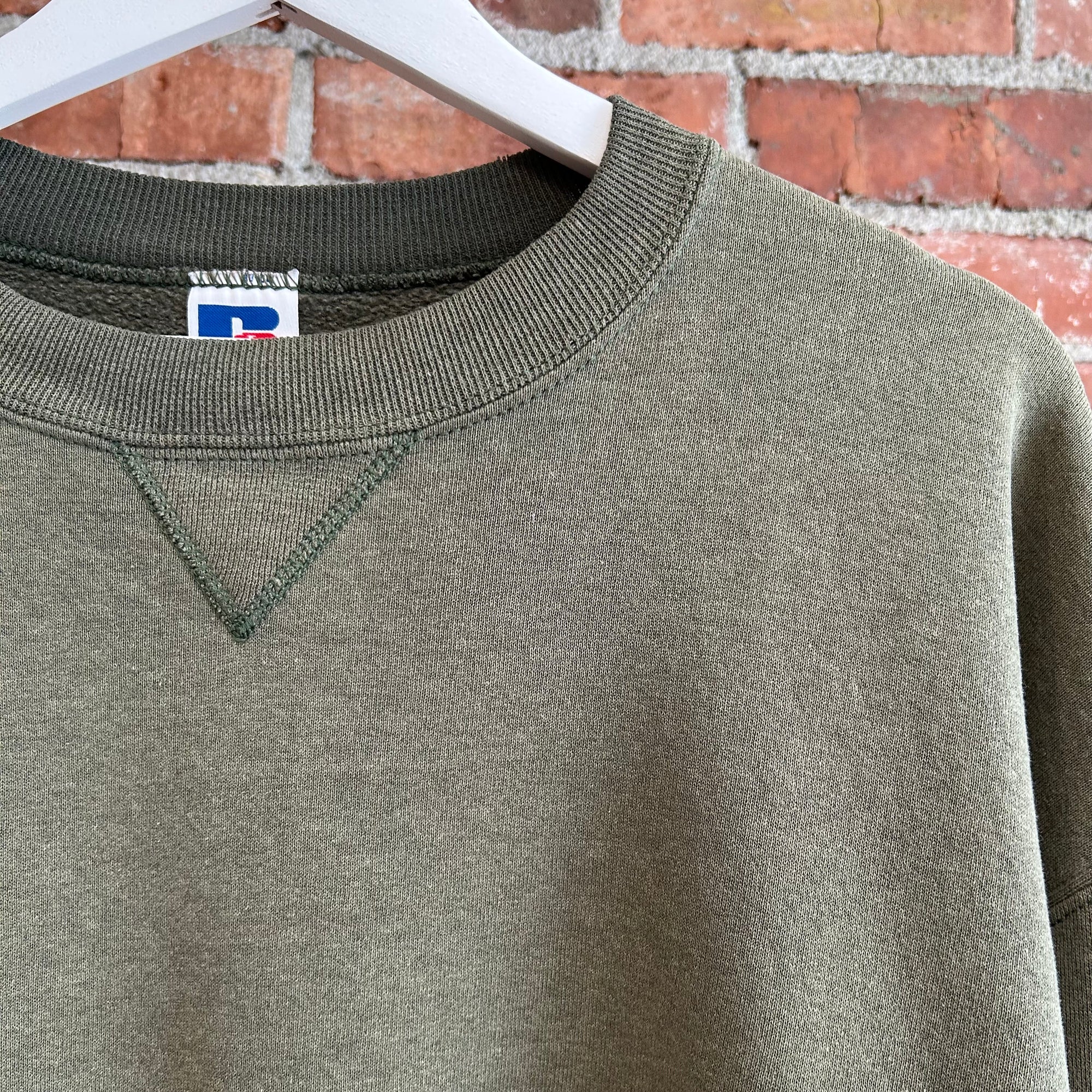 RUSSELL ATHETLIC 90S VINTAGE FADER CREWNECK ‘FADED OLIVE’