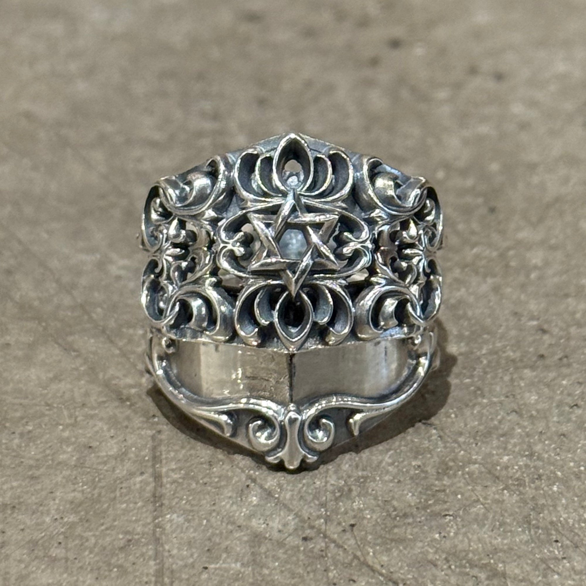 DEAL DESIGN HALF SHADE ARMOR RING 'SILVER'