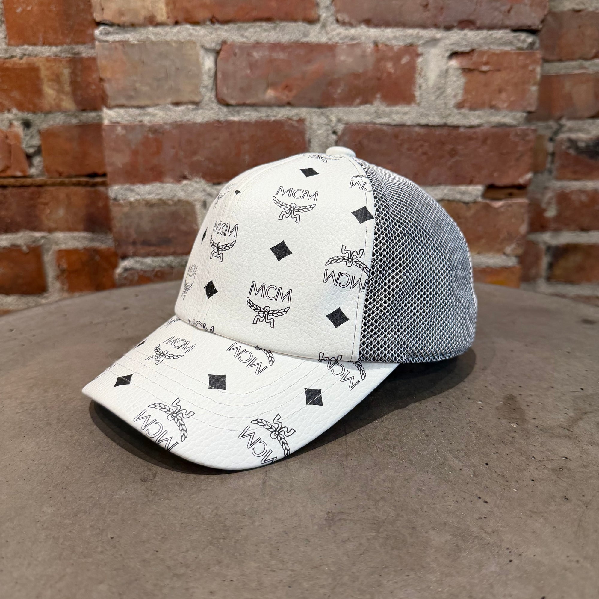 MCM VISETOS LEATHER TRUCKER HAT ‘WHITE’