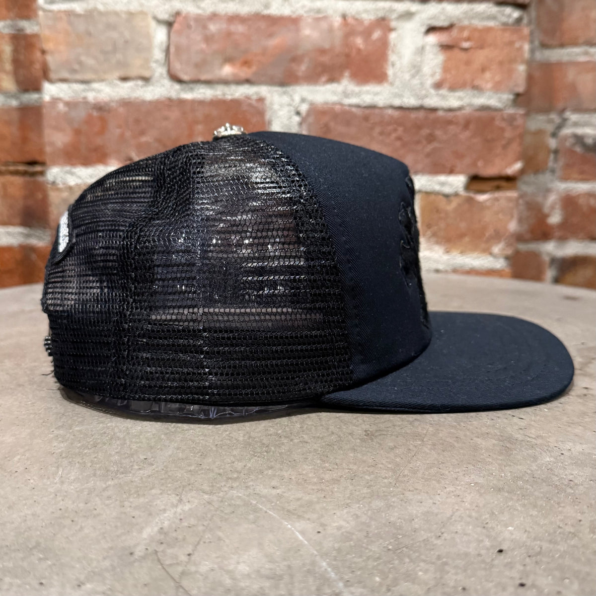 CHROME HEARTS TRIPLE PONY HAIR CROSS PATCH TRUCKER ‘BLACK’
