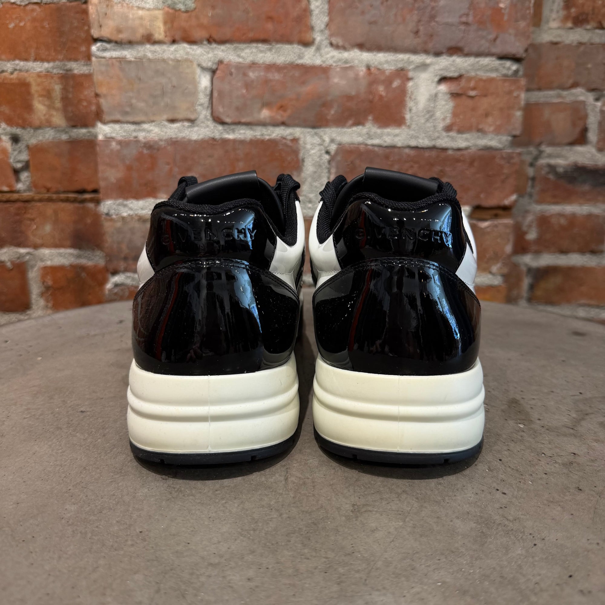 GIVENCHY G4 LOW PATENT LEATHER SNEAKERS ‘BLACK’