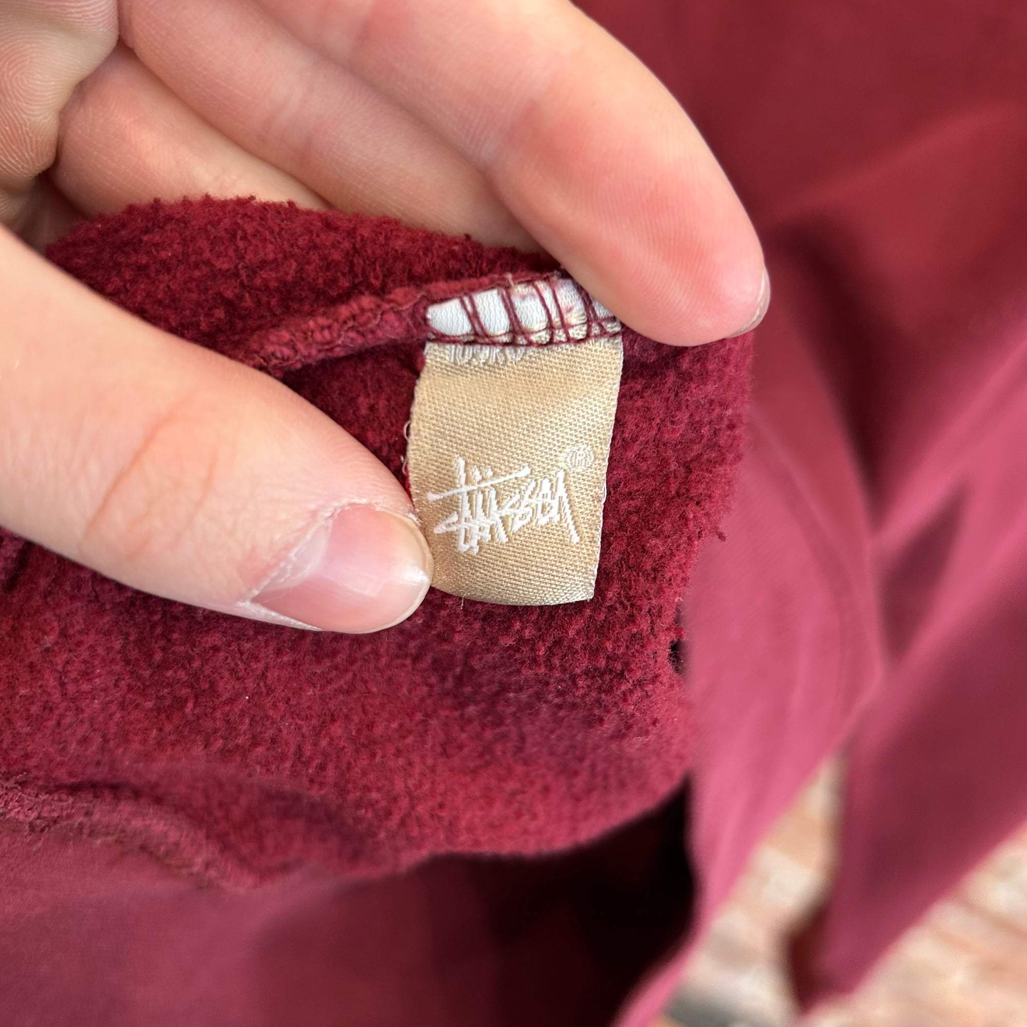 STUSSY CLASSIC LOGO CREWNECK ‘MAROON’