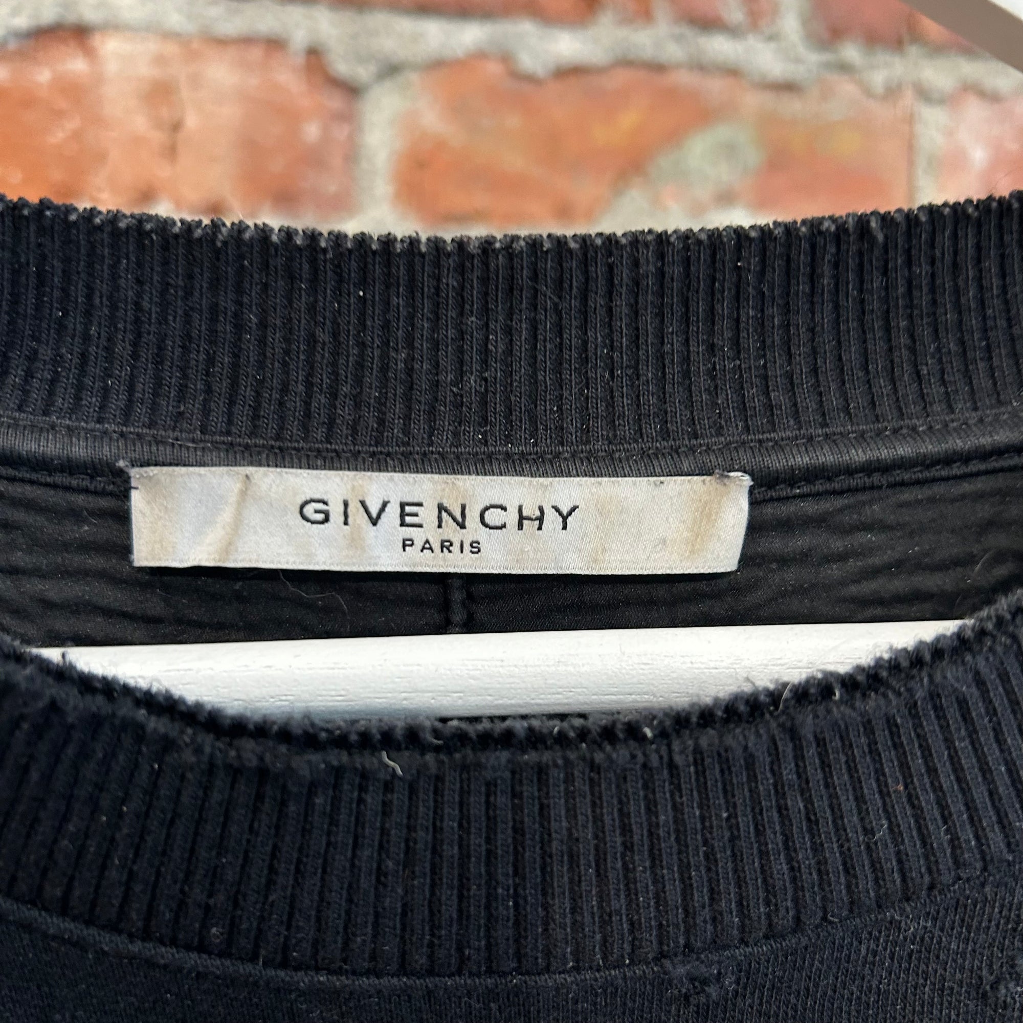 GIVENCHY FW25 PARIS DISTRESSED LOGO CREWNECK ‘BLACK’