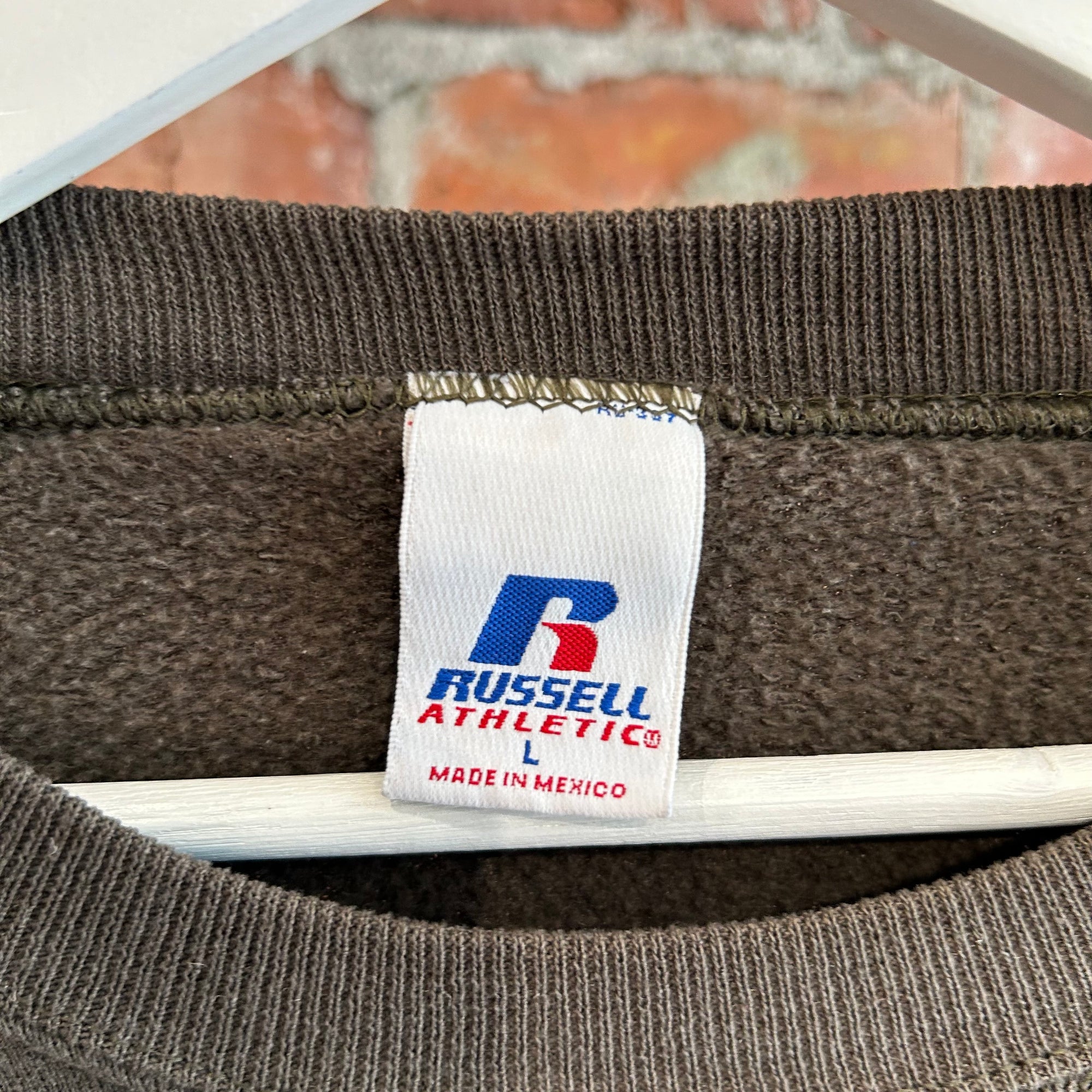 RUSSELL ATHETLIC 90S VINTAGE FADER CREWNECK ‘BROWN’