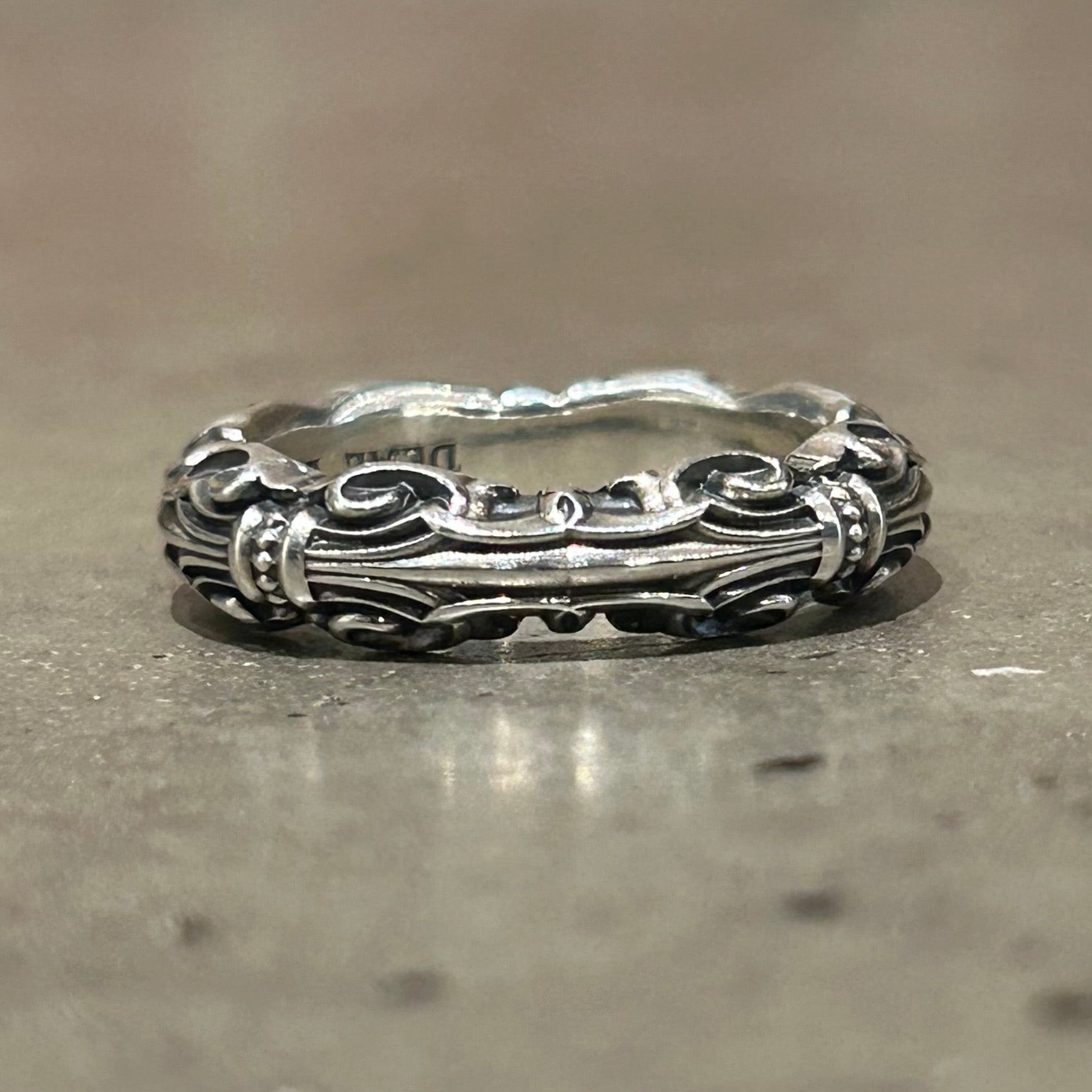 DEAL DESIGN SEAMLESS GATE RING 'SILVER'