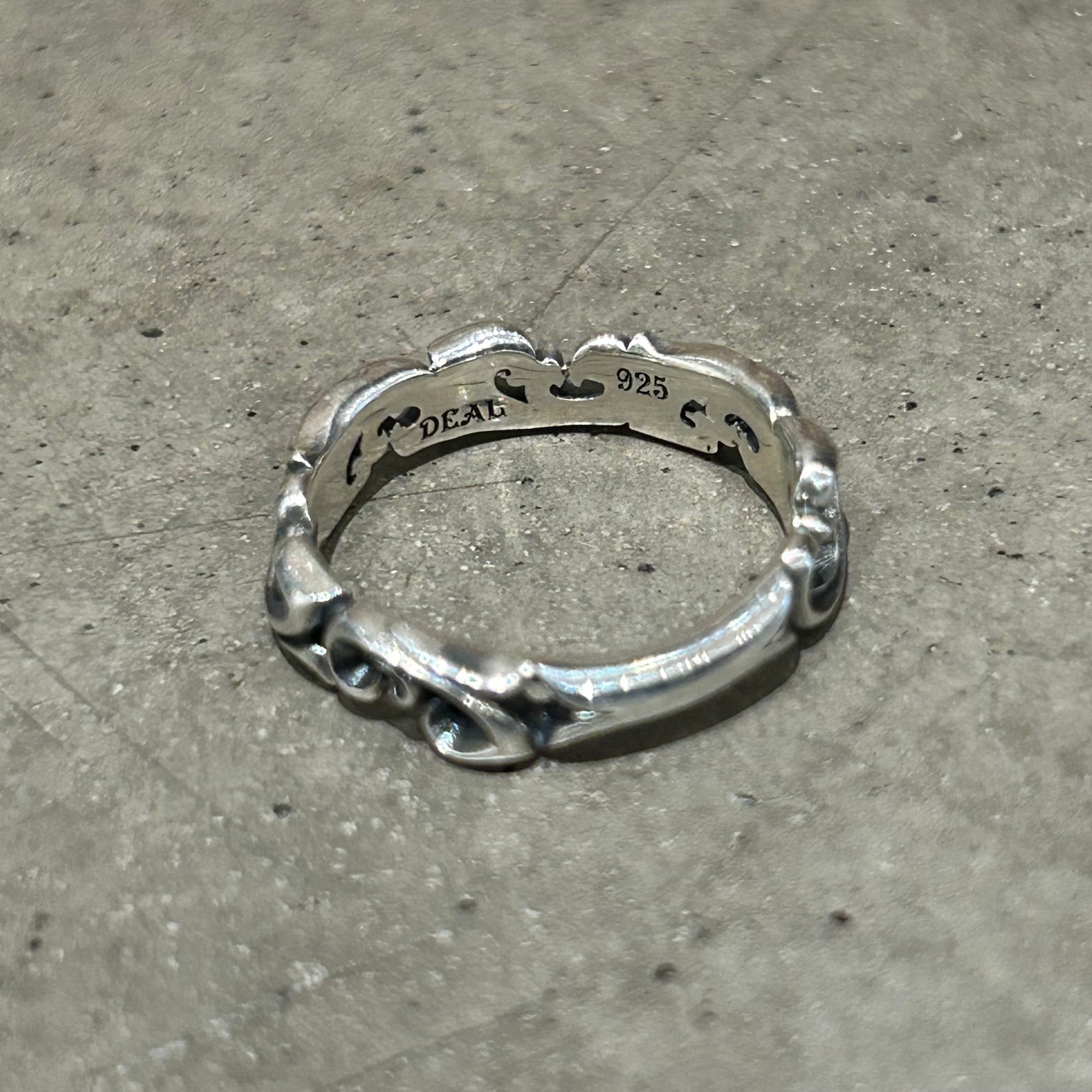DEAL DESIGN NARROW FLORAL RING ‘SILVER’