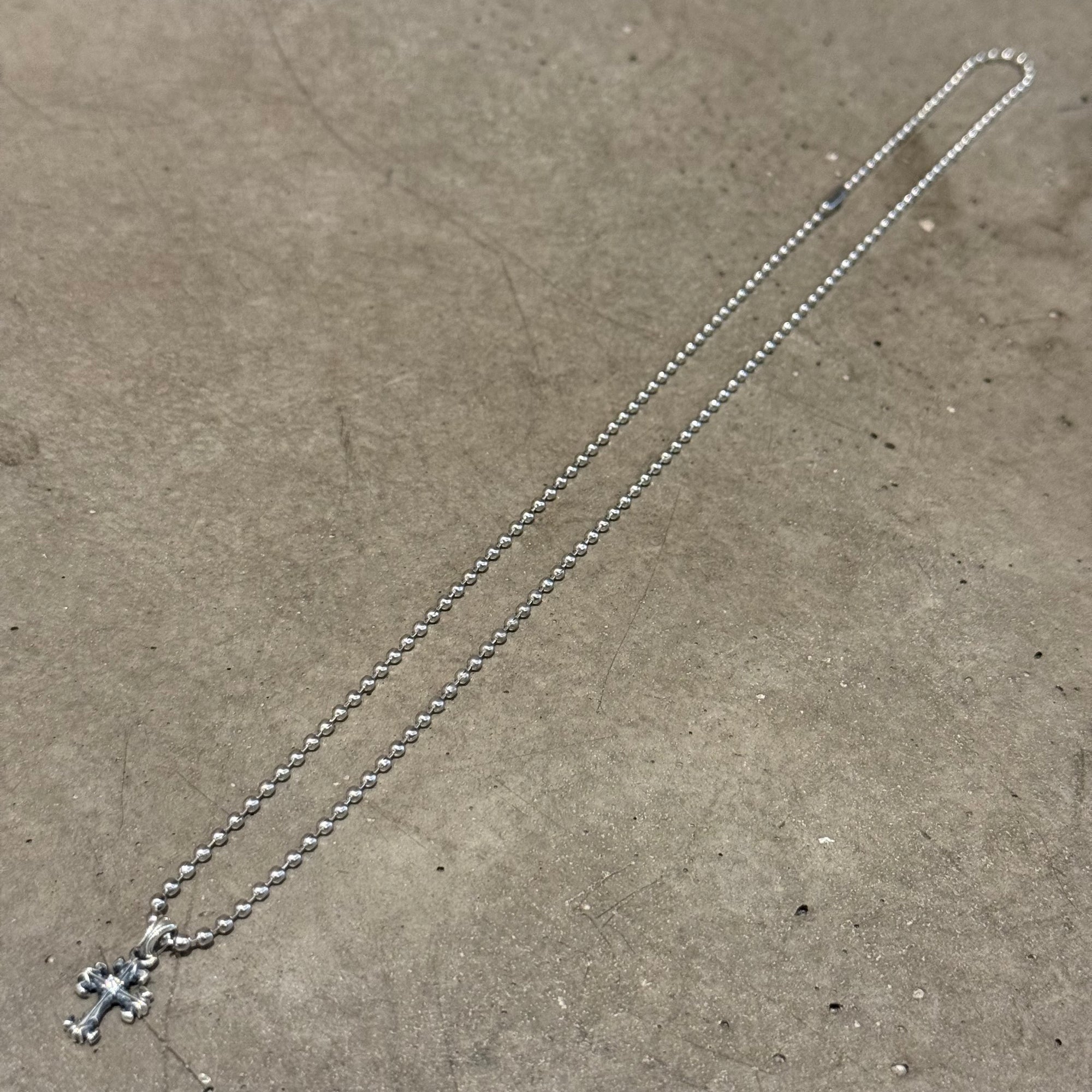 DEAL DESIGN GL CROSS XXS DIA NECKLACE ‘SILVER’