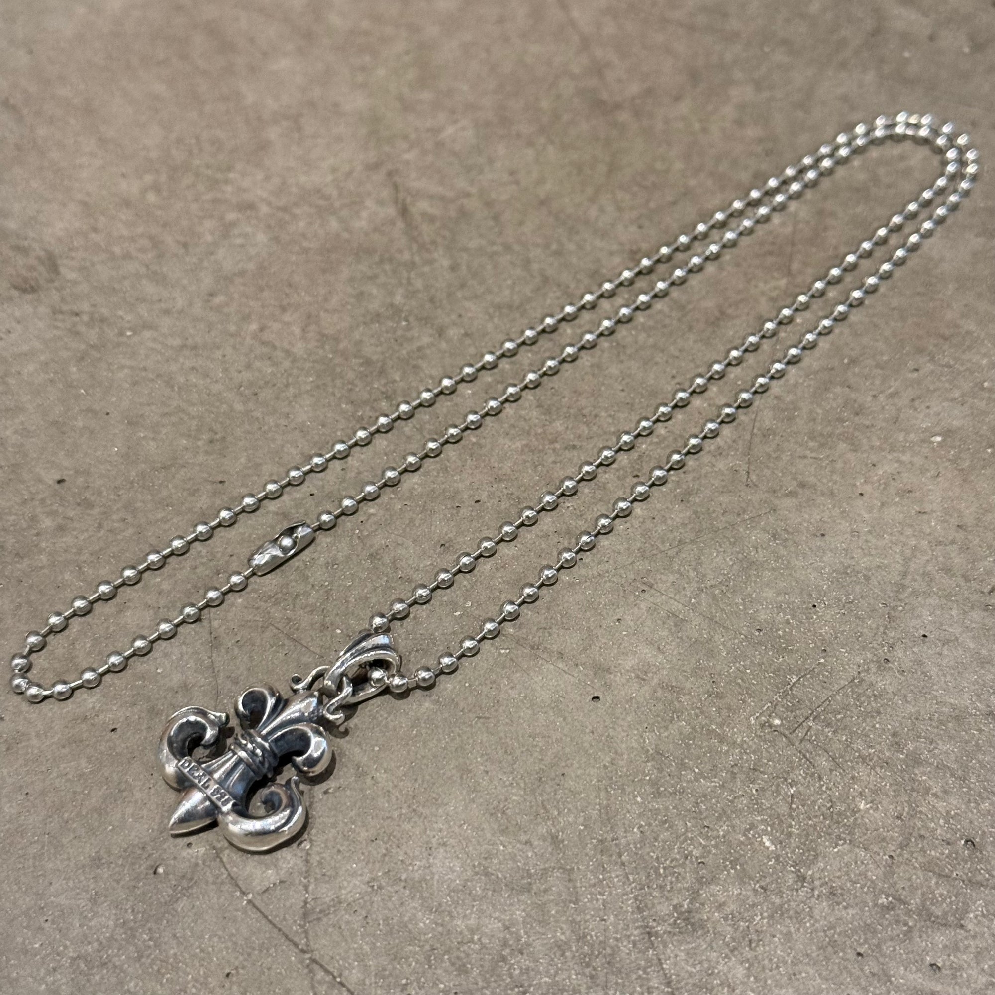 DEAL DESIGN LILY TOP FLEUR NECKLACE ‘SILVER’