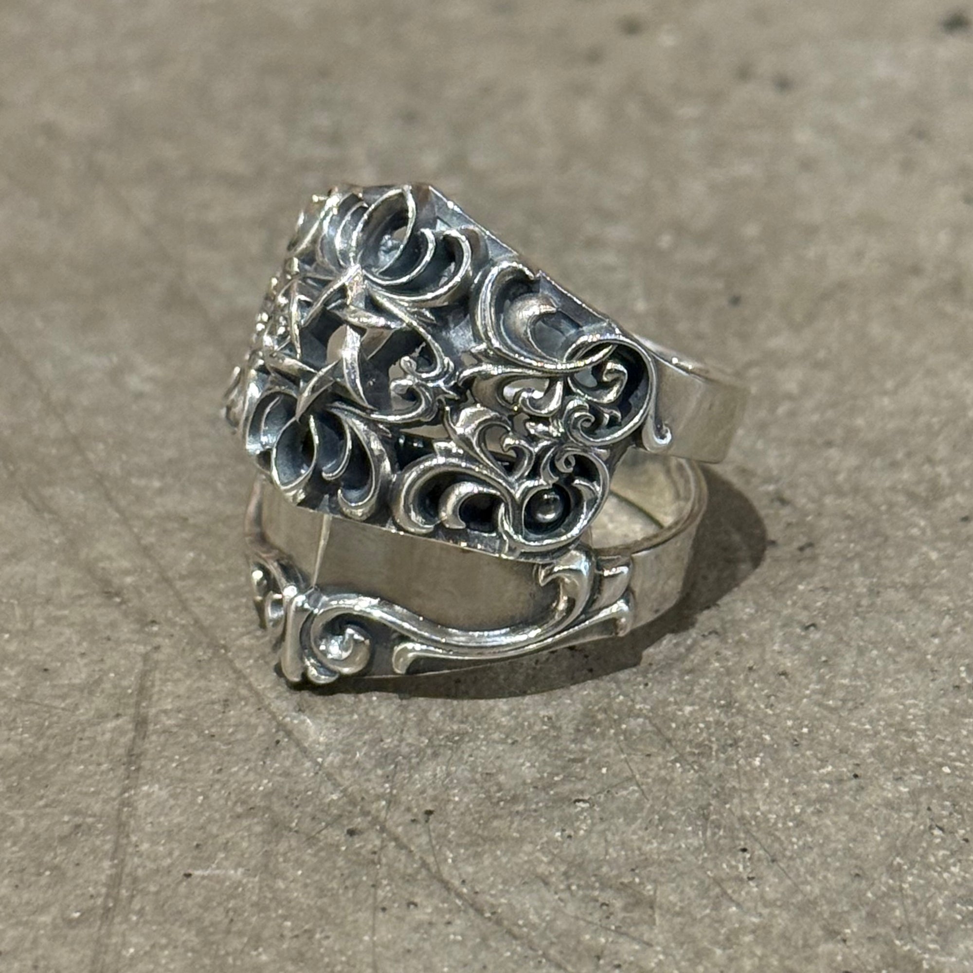 DEAL DESIGN HALF SHADE ARMOR RING 'SILVER'