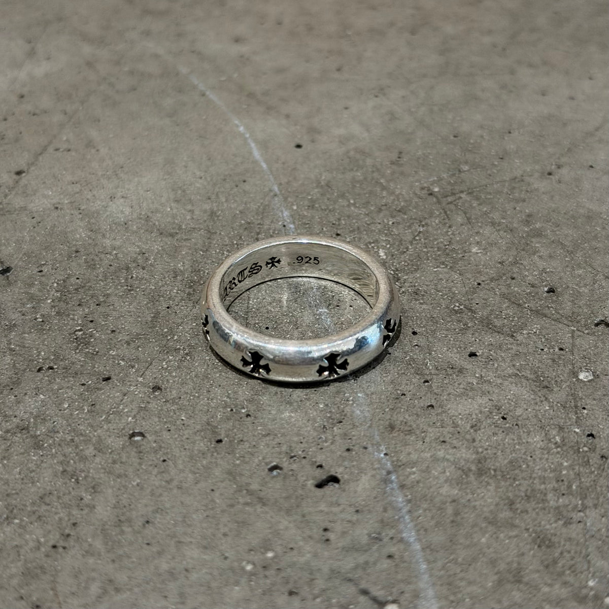 CHROME HEARTS NEGATIVE PLUS BAND RING ‘SILVER’