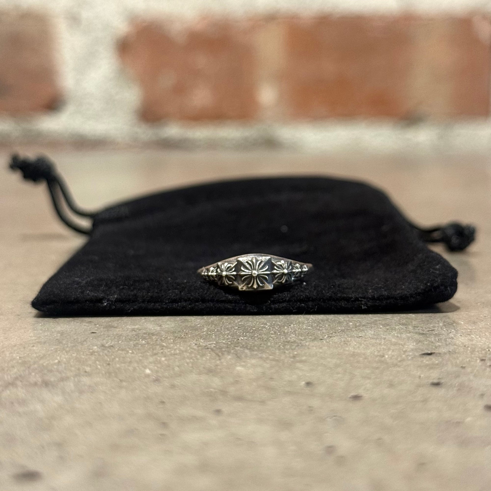 CHROME HEARTS PYRAMID PLUS BUBBLEGUM RING ‘SILVER’