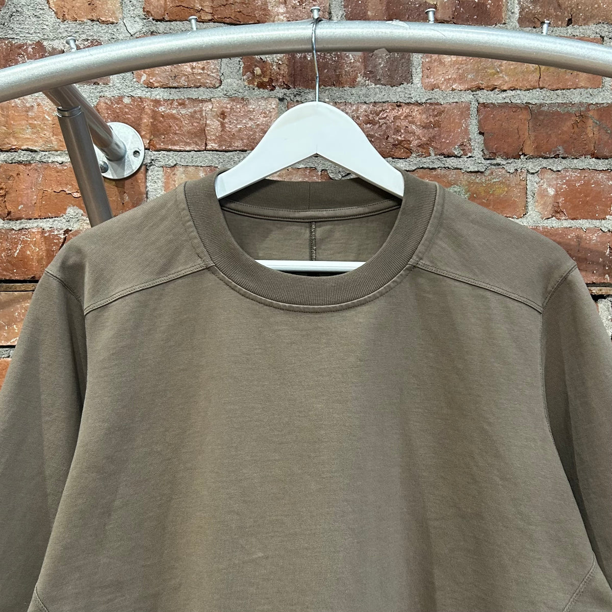 RICK OWENS SS25 HOLLYWOOD DRKSHDW WALRUS CUT TEE ‘DUST’