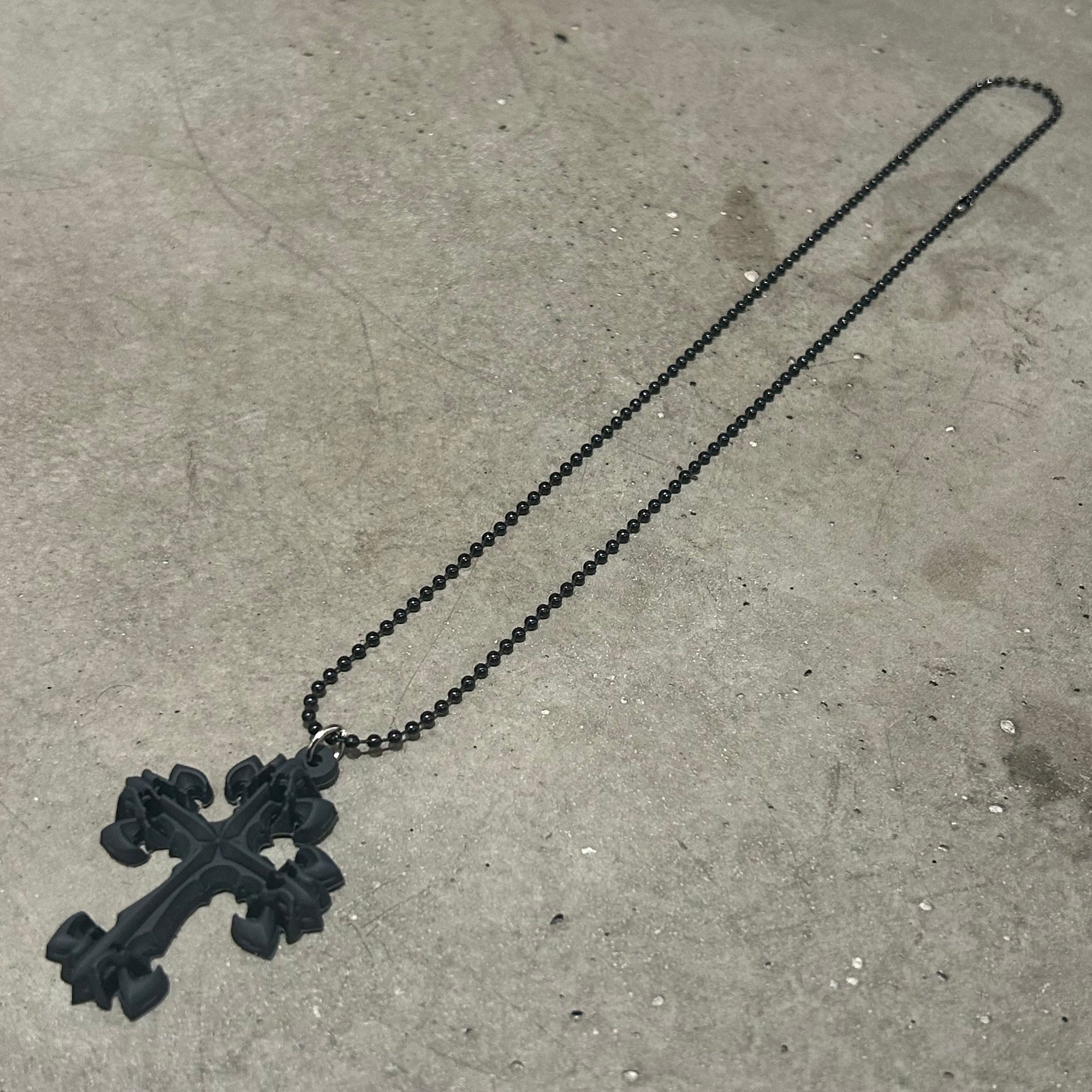 DEAL DESIGN SILICONE GL CROSS NECKLACE ‘BLACK’