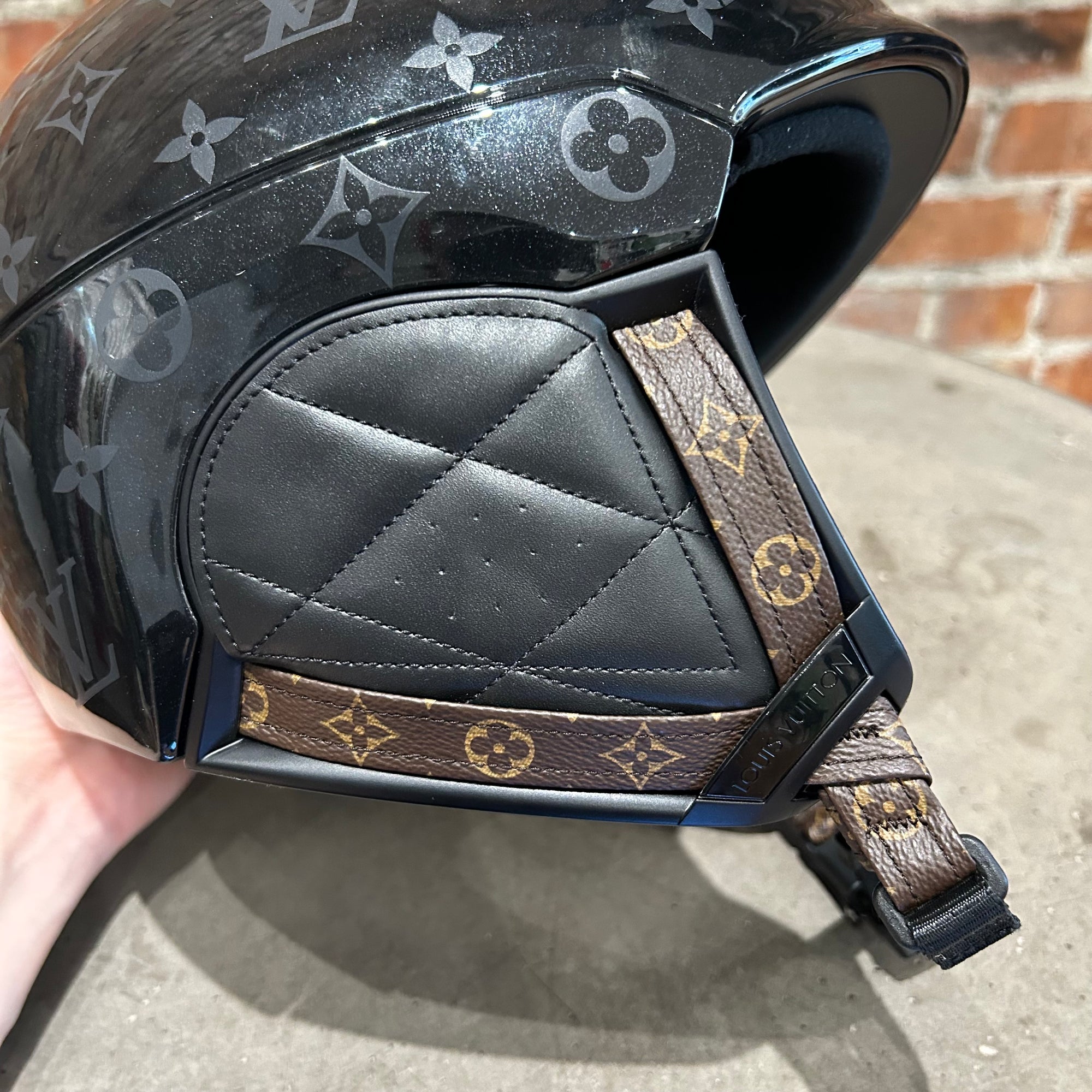 LOUIS VUITTON SKI HELMET ‘BLACK’