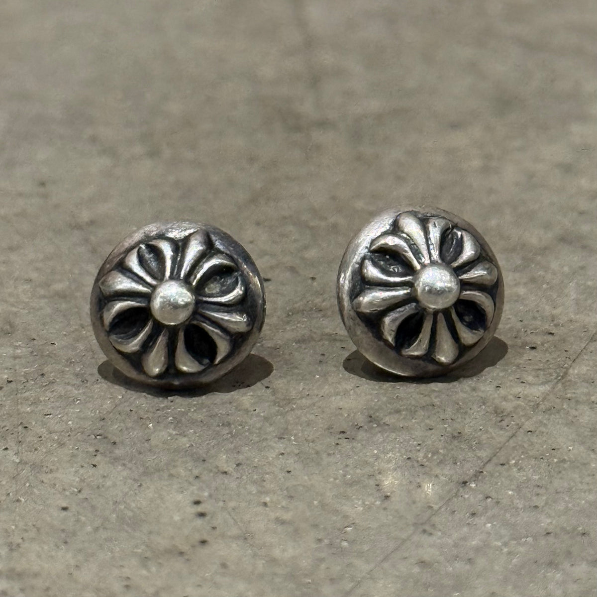 CHROME HEARTS CROSSBALL STUD EARRINGS ‘SILVER’