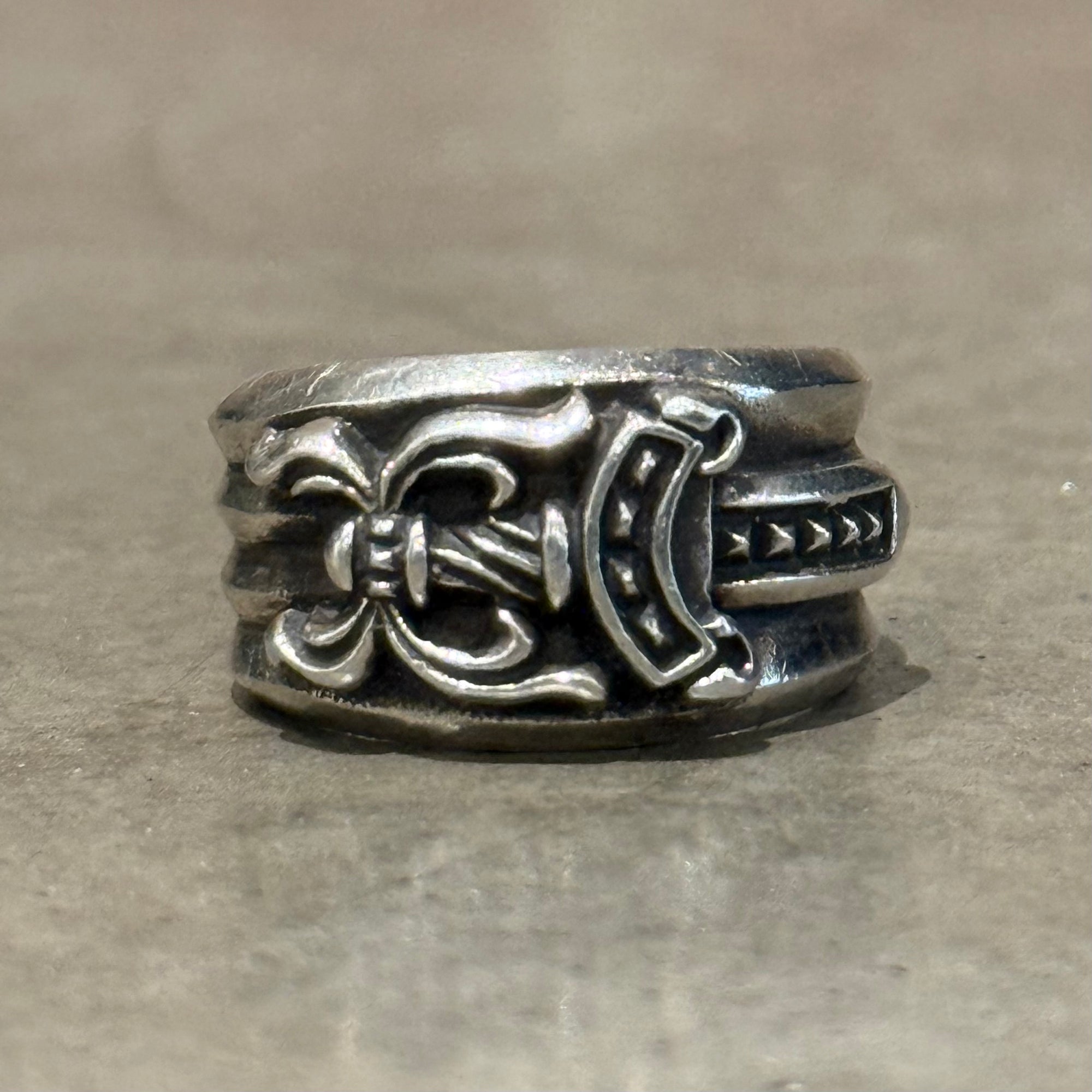 CHROME HEARTS CLASSIC DAGGER RING ‘SILVER’