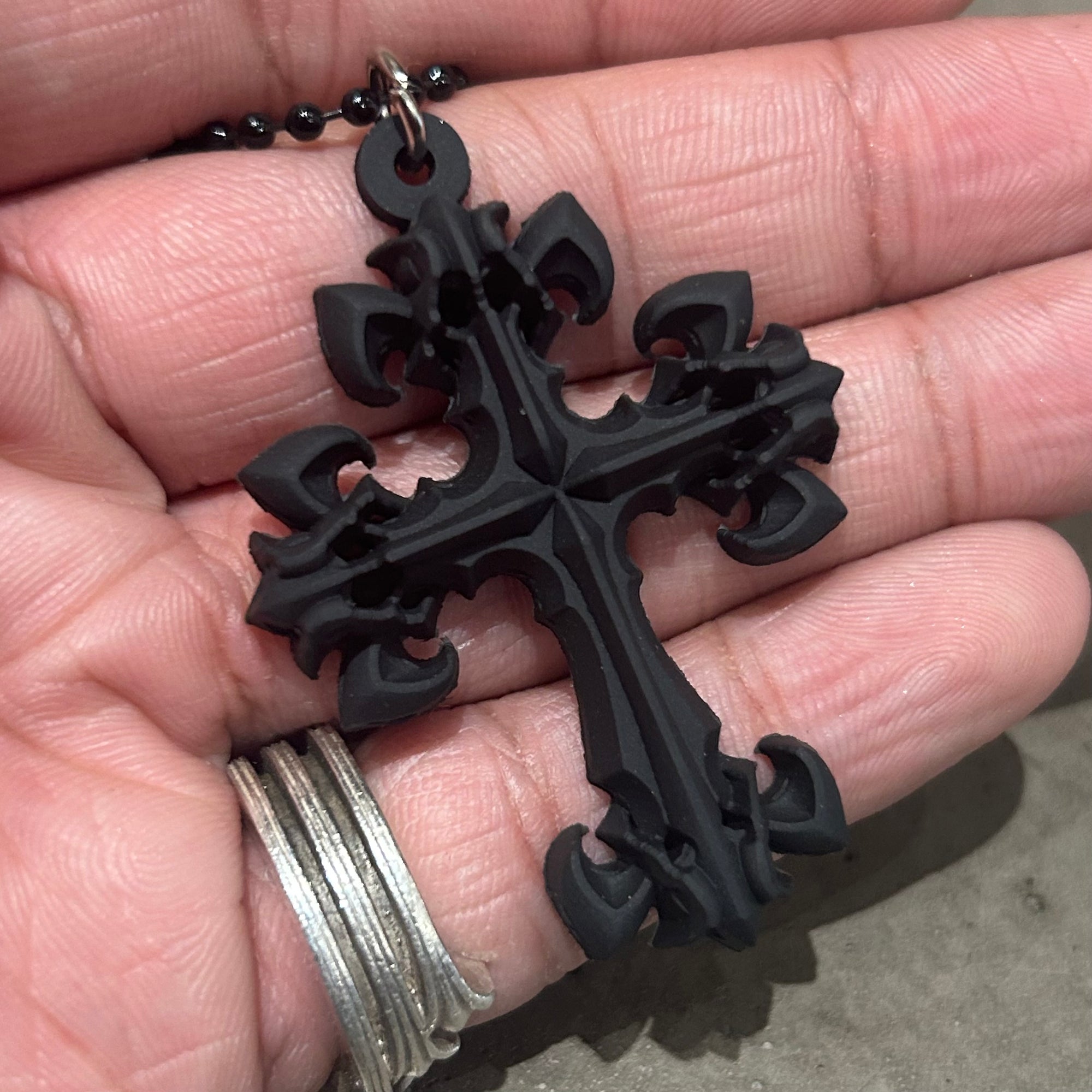 DEAL DESIGN SILICONE GL CROSS NECKLACE ‘BLACK’
