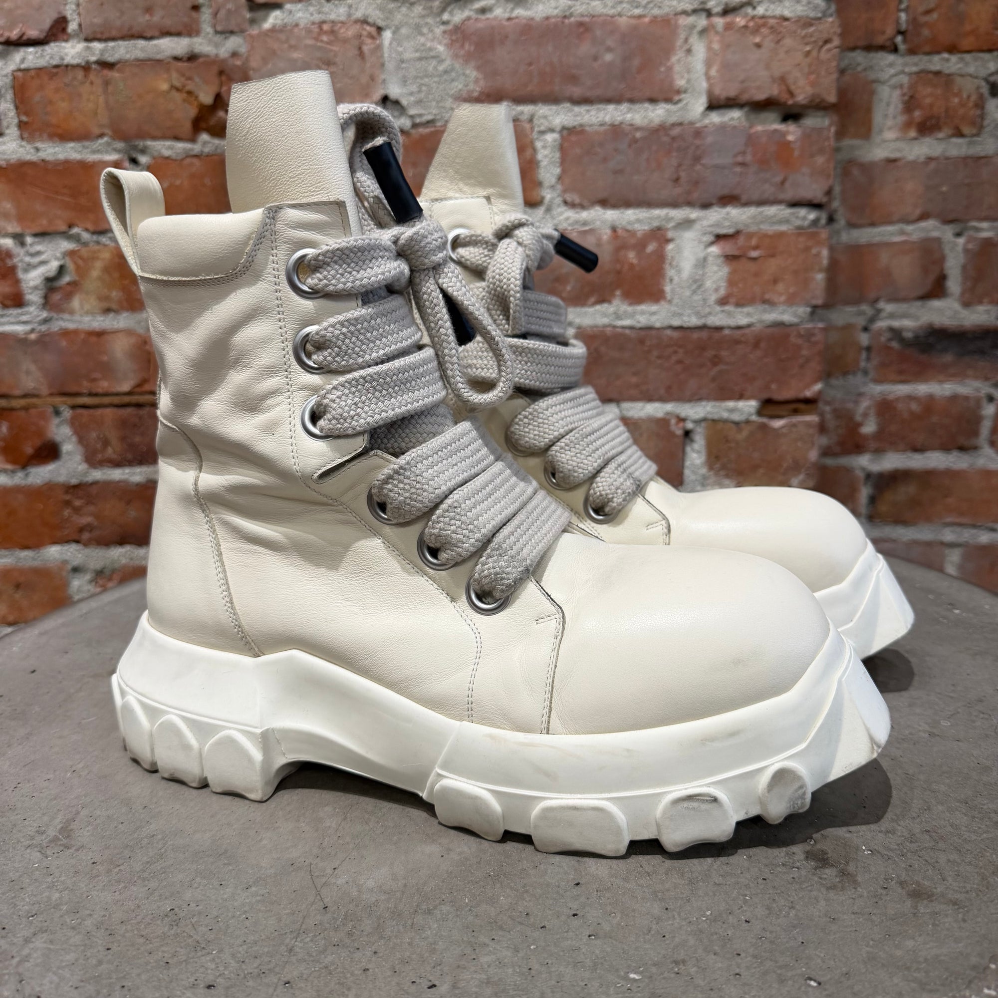 RICK OWENS FW25 JUMBO LACE BOZO TRACTOR BOOTS ‘MILK’