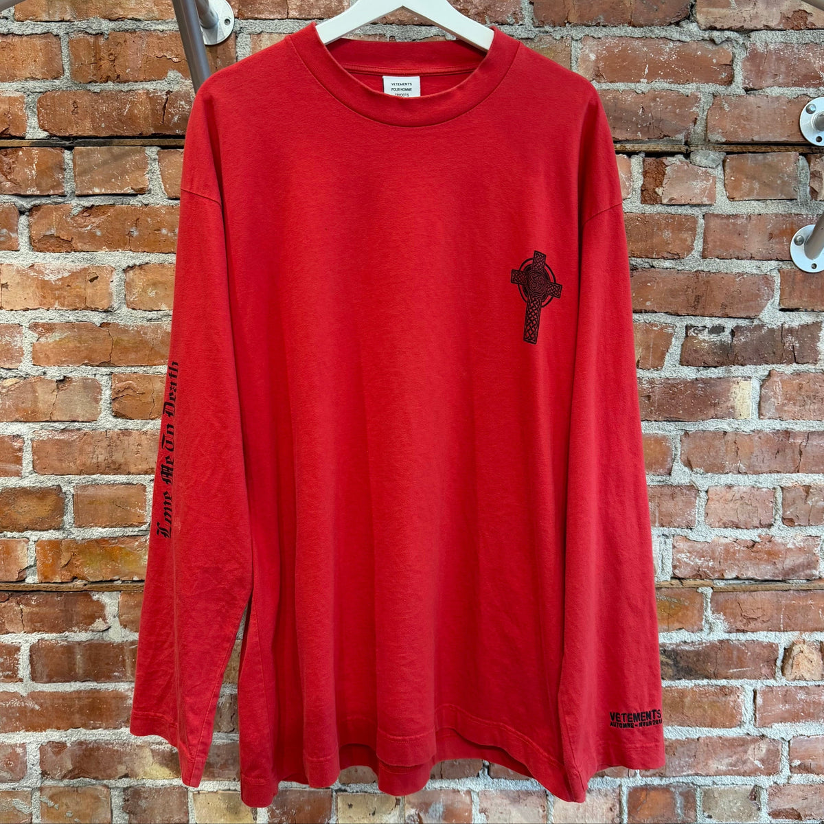 VETEMENTS AW18 LOVE ME TO DEATH LONGSLEEVE ‘RED’