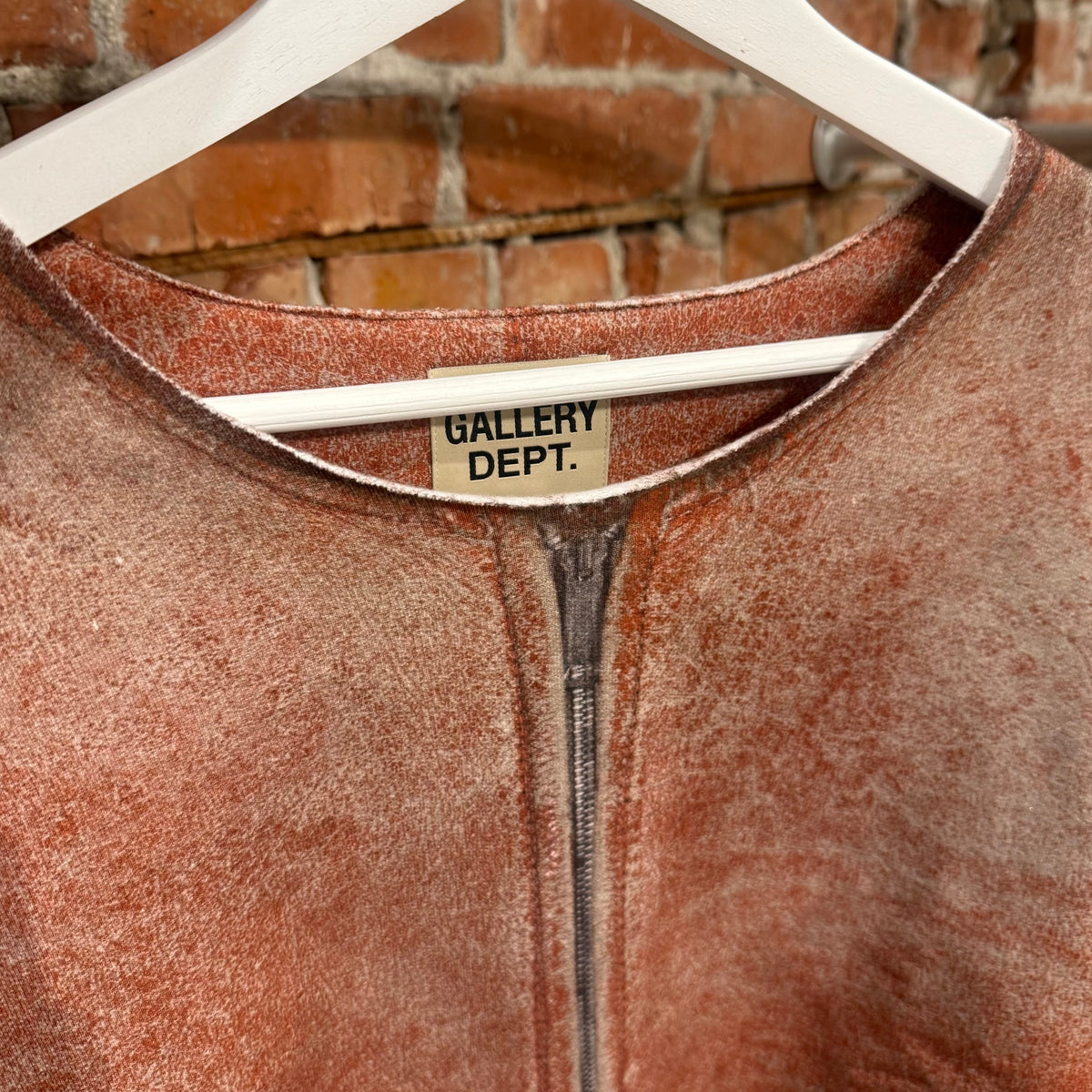 GALLERY DEPT. TROMPE PRINT MOTO CREWNECK ‘RED’