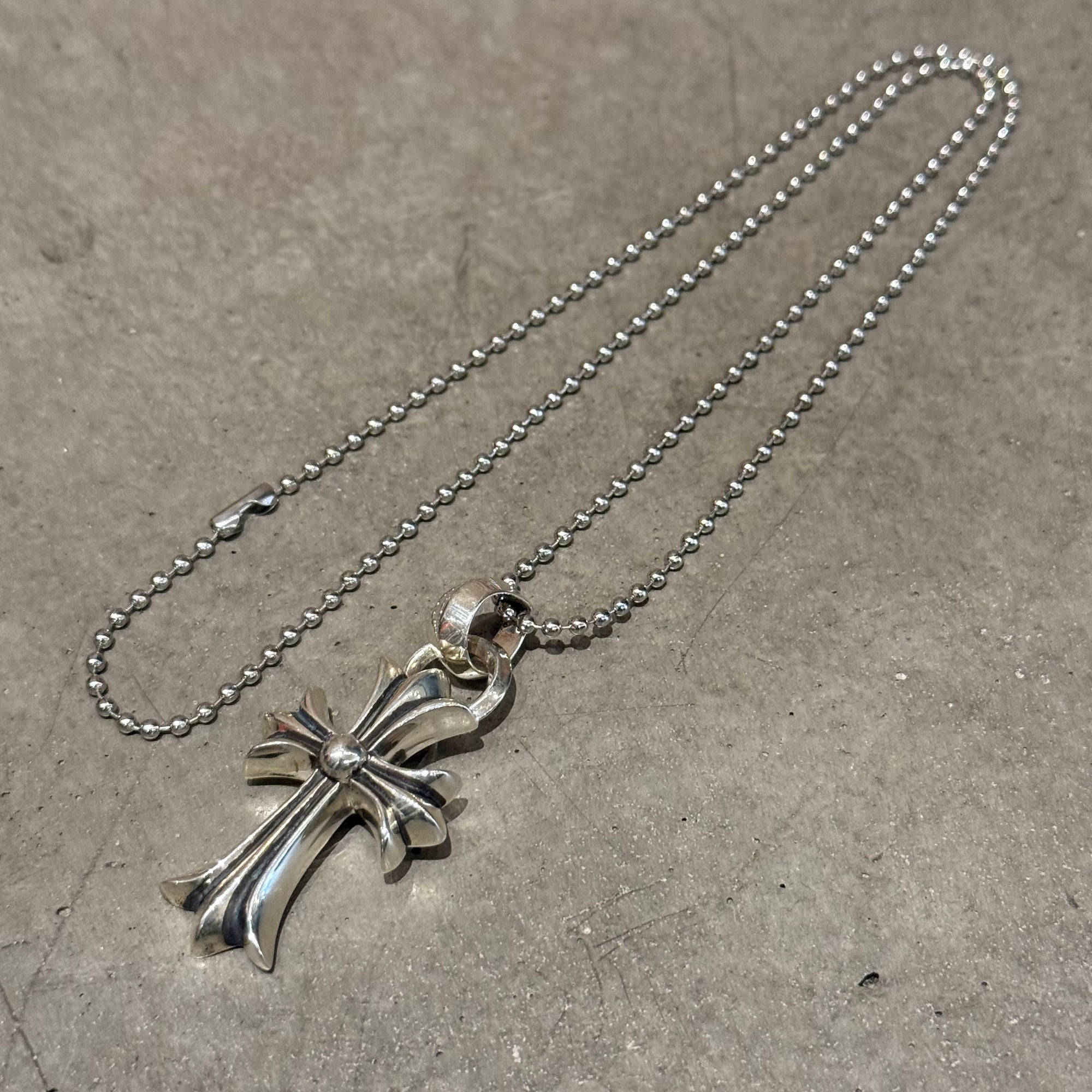CHROME HEARTS SMALL CROSS W/ BALE NECKLACE ‘SILVER’