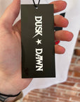 DUSK DAWN BABY TEE ‘WHITE/BLACK’