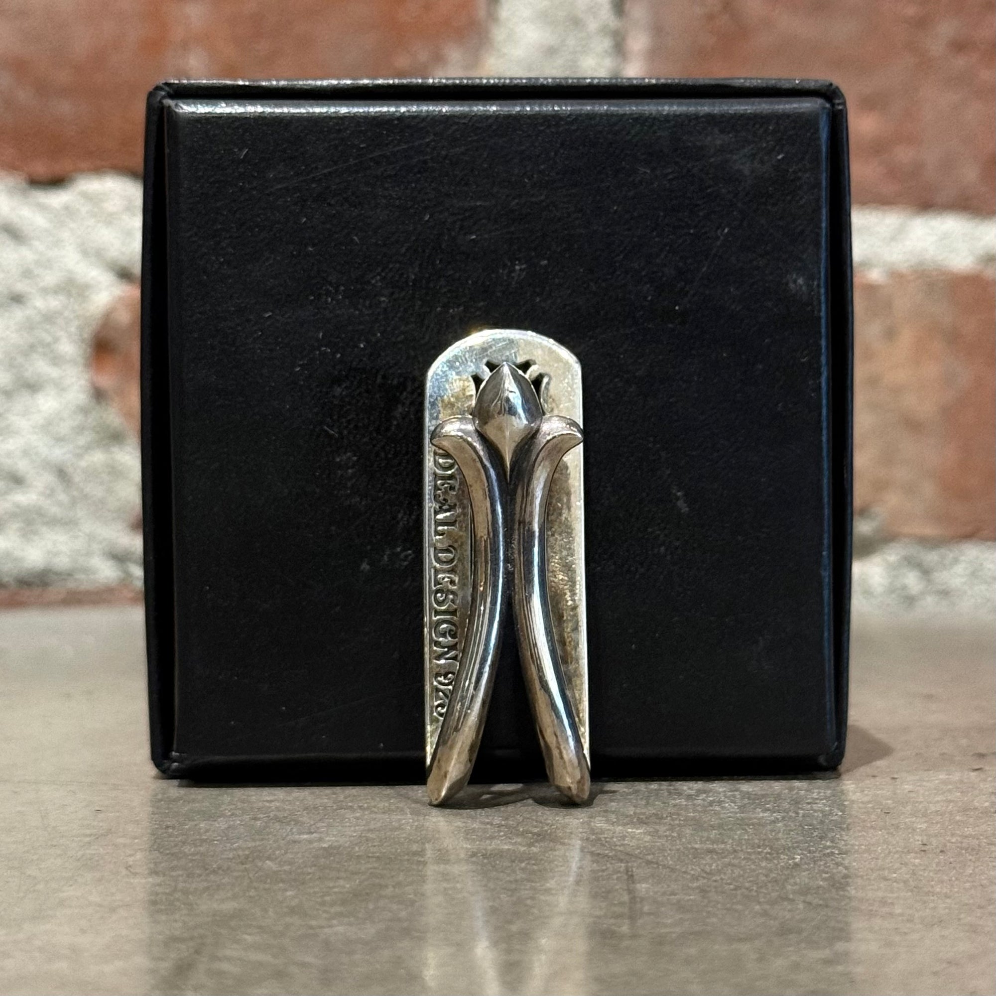 DEAL DESIGN LILY END BELT KEEPER ‘SILVER’