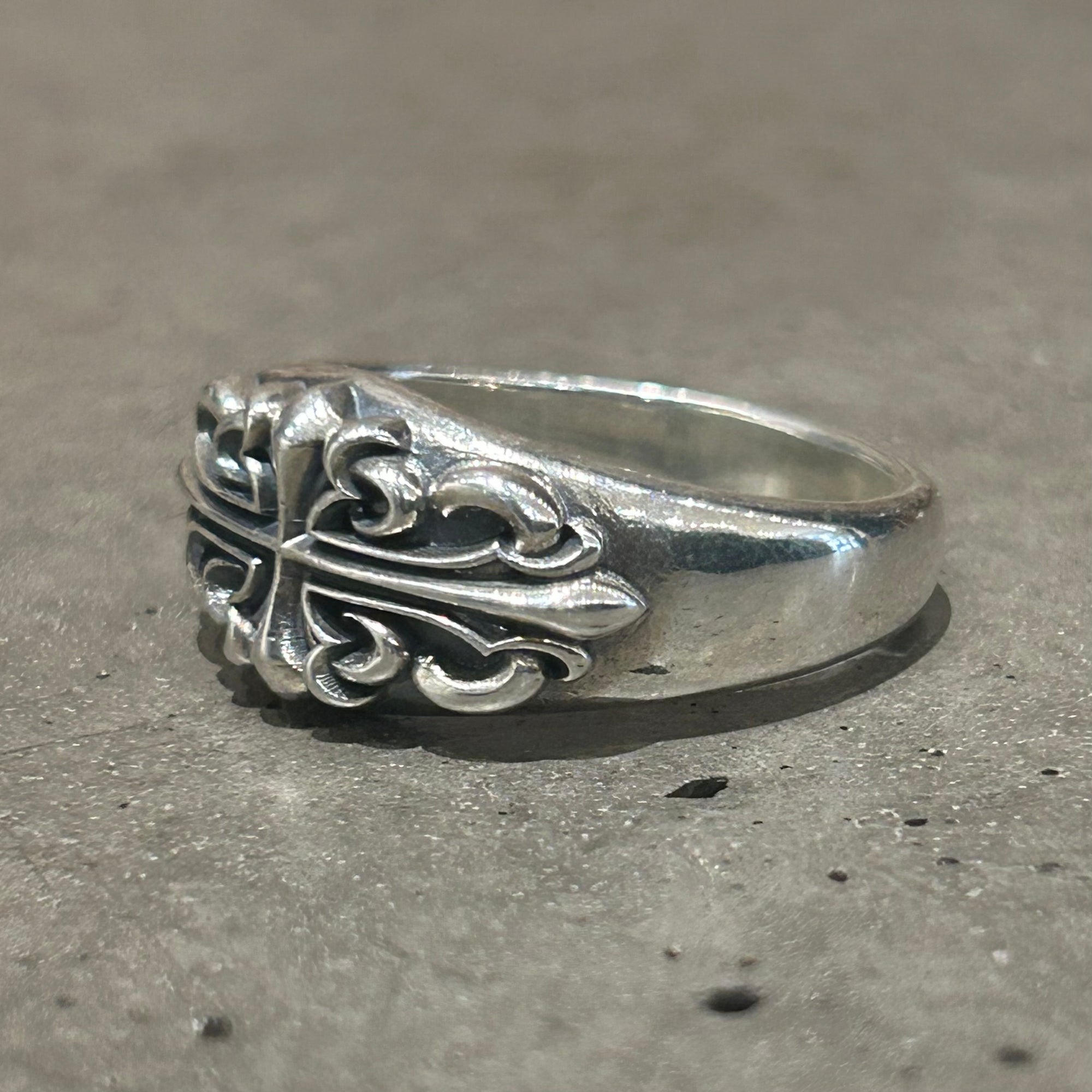 DEAL DESIGN BLOOMING CROSS FLORAL RING 'SILVER'