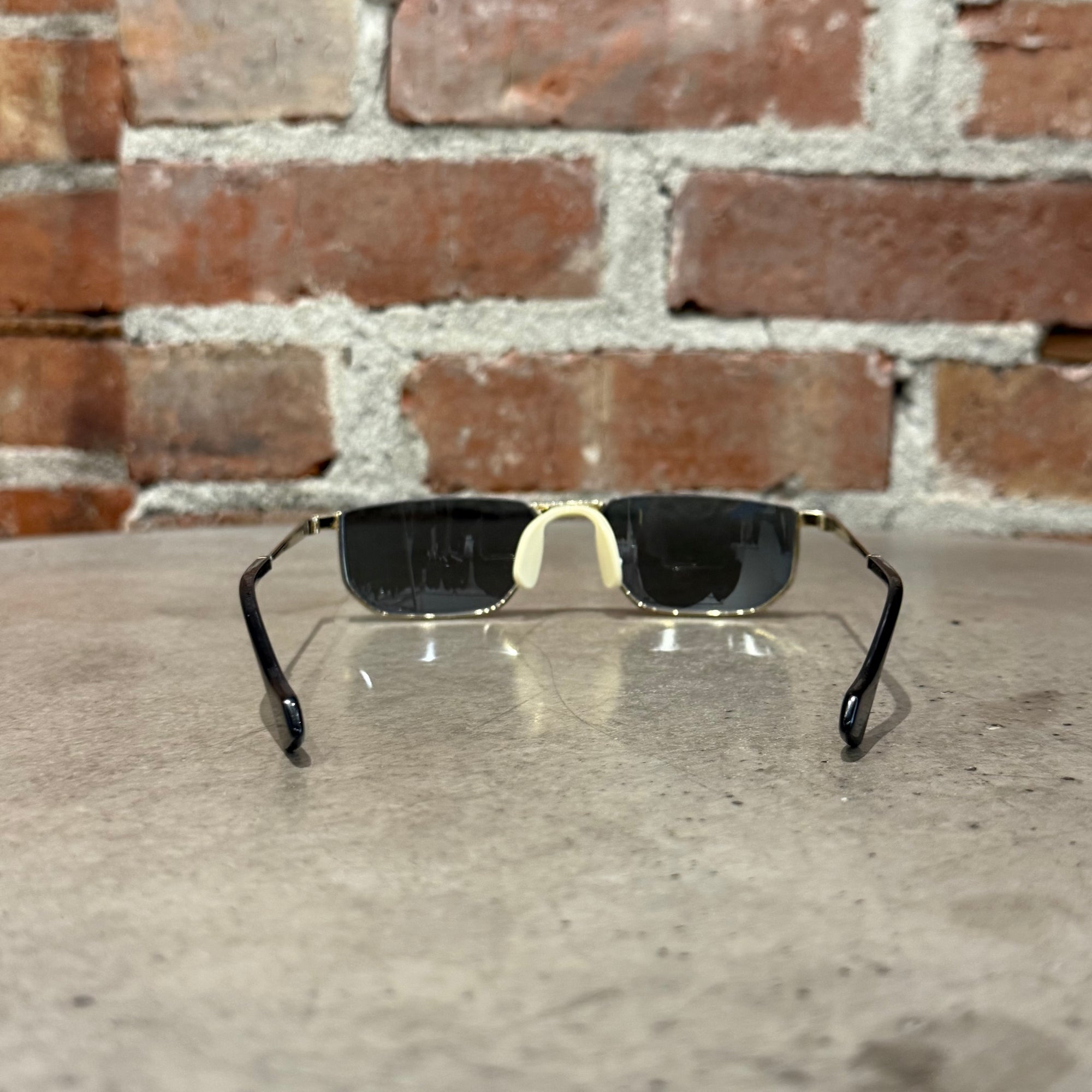 GUCCI PILOT FRAME GG0627S SUNGLASSES ‘BLACK/GOLD’