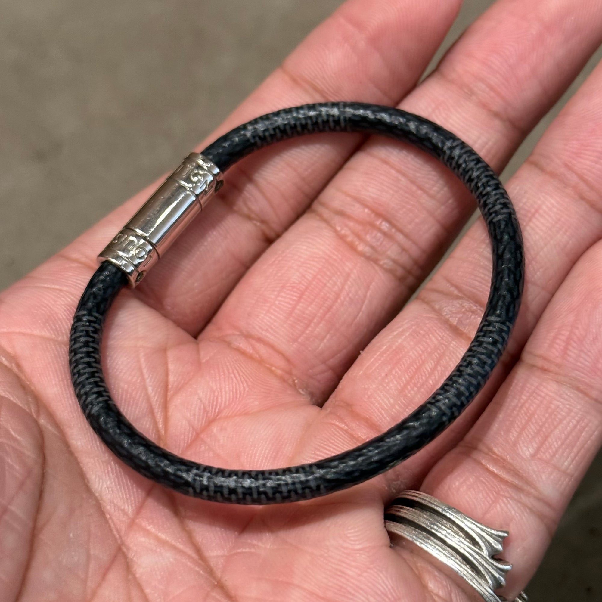 LOUIS VUITTON DAMIER LEATHER KEEP IT BRACELET ‘BLACK’