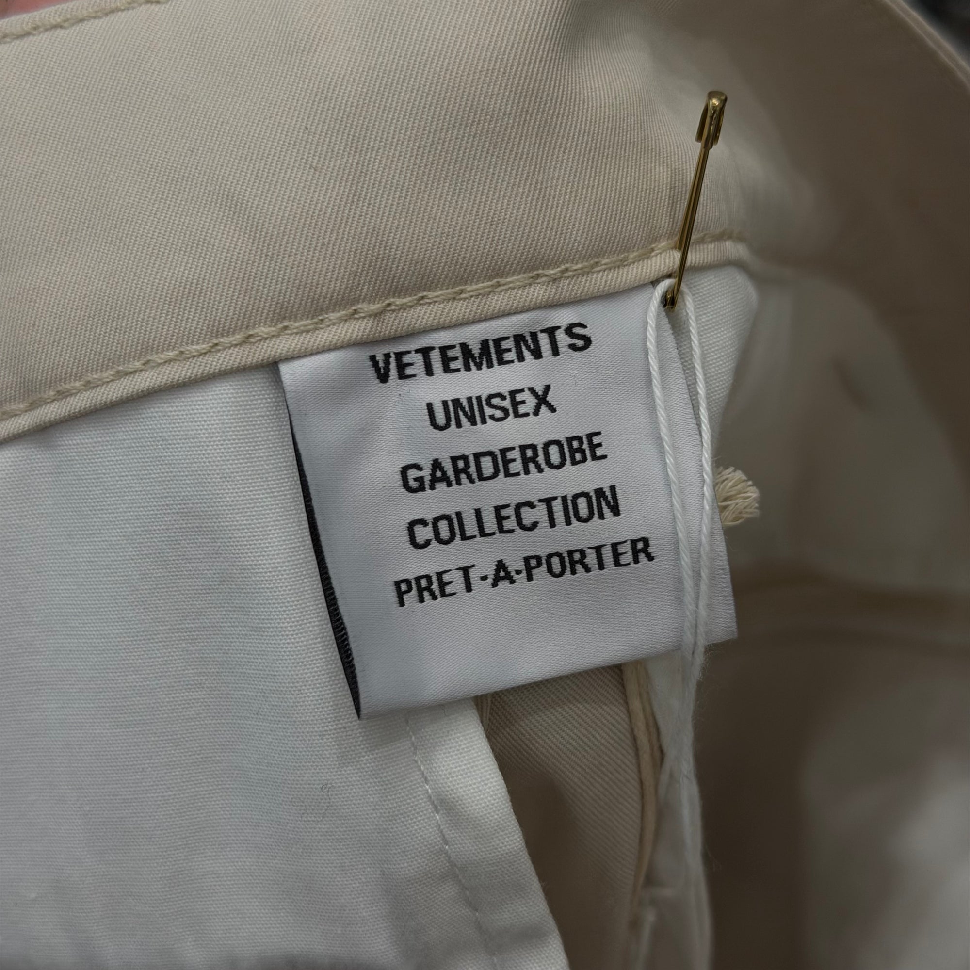 VETEMENTS SS25 CARGO SHORTS ‘WHITE’
