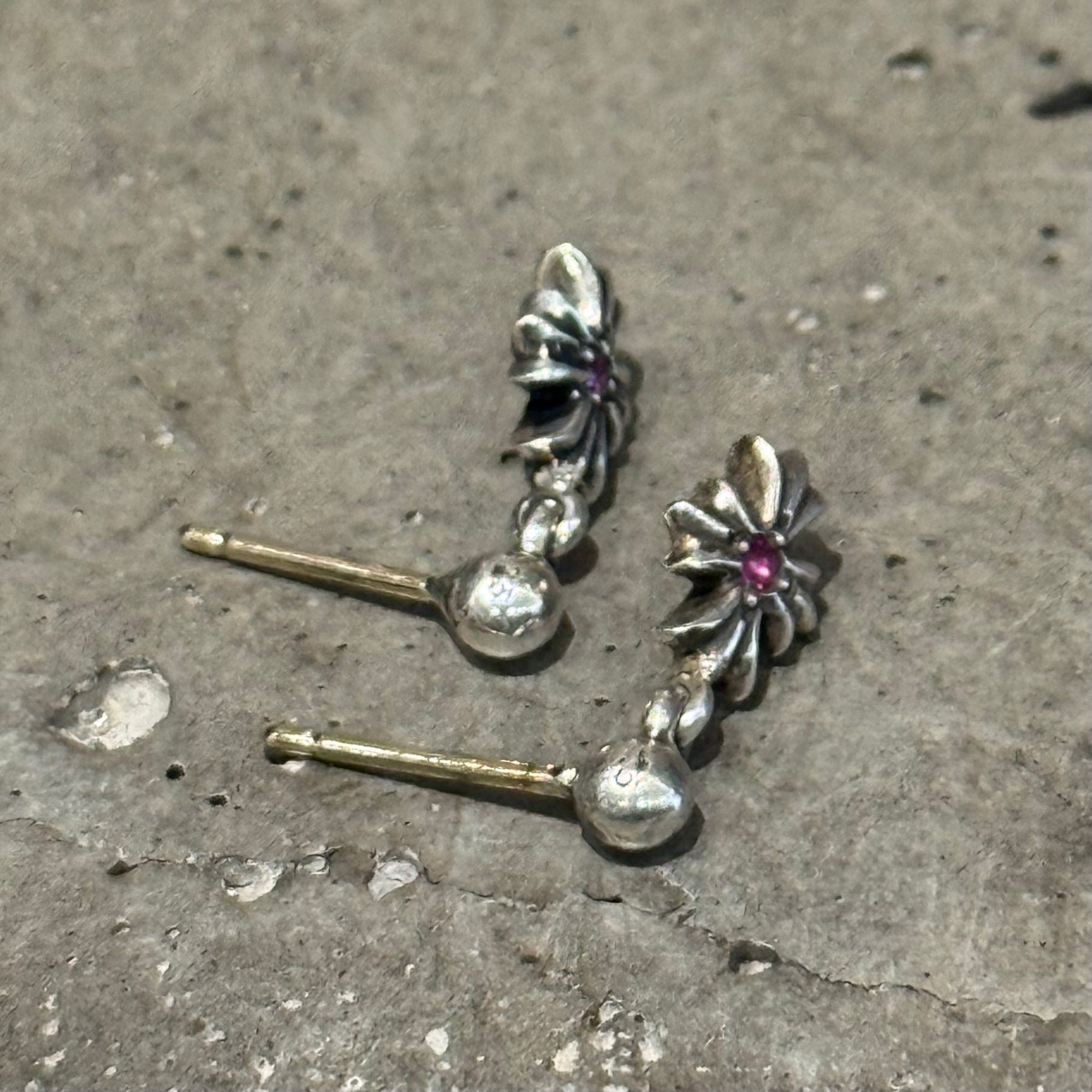 CHROME HEARTS TINY-E PINK SAPPHIRE EARRINGS ‘SILVER’