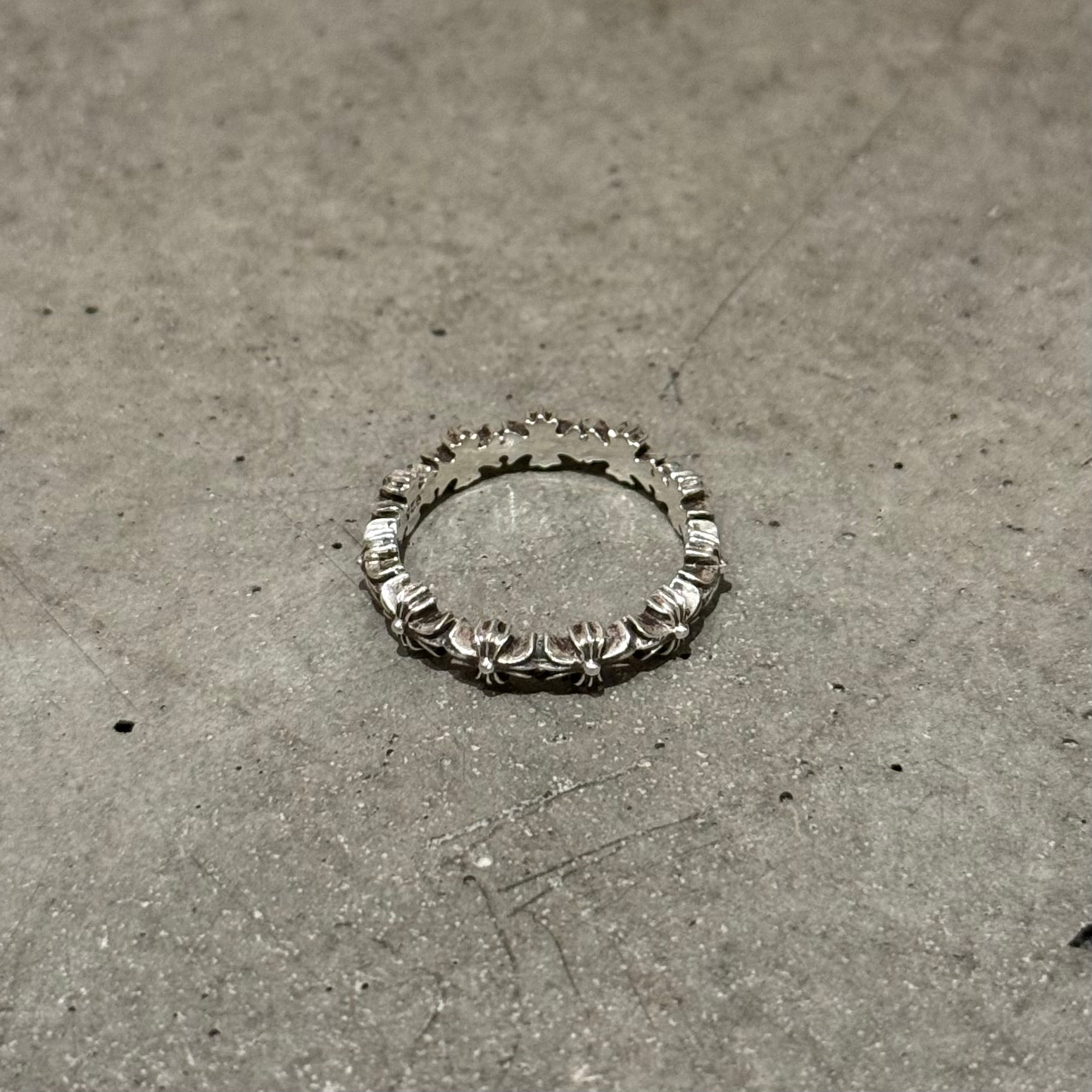 CHROME HEARTS TINY-E BAND RING ‘SILVER’