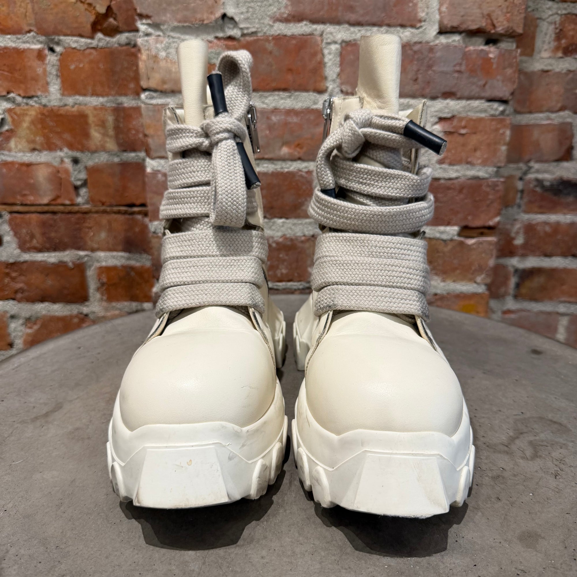 RICK OWENS FW25 JUMBO LACE BOZO TRACTOR BOOTS ‘MILK’