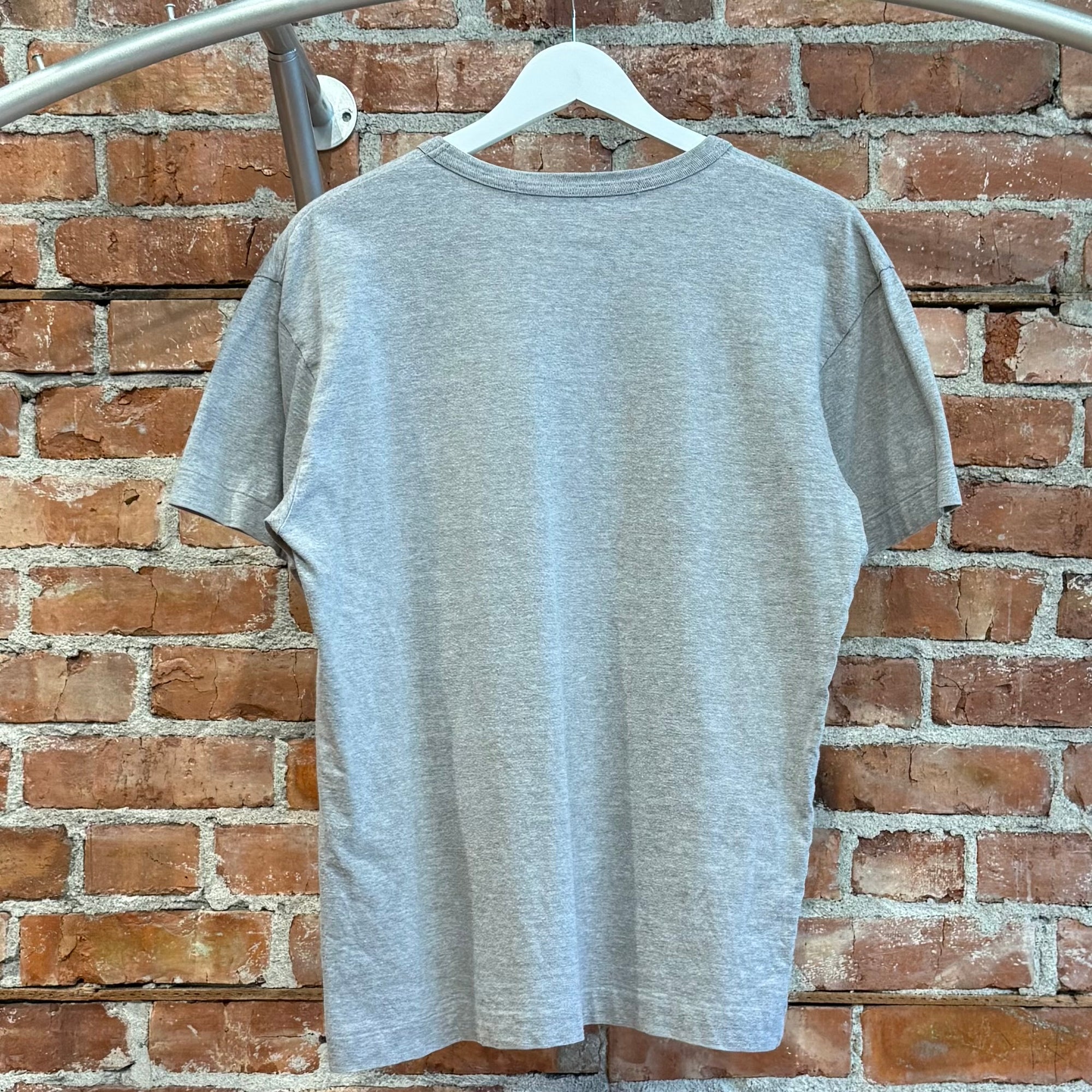 COMME DES GARÇON PLAY SCRIPT LOGO TEE ‘GREY’