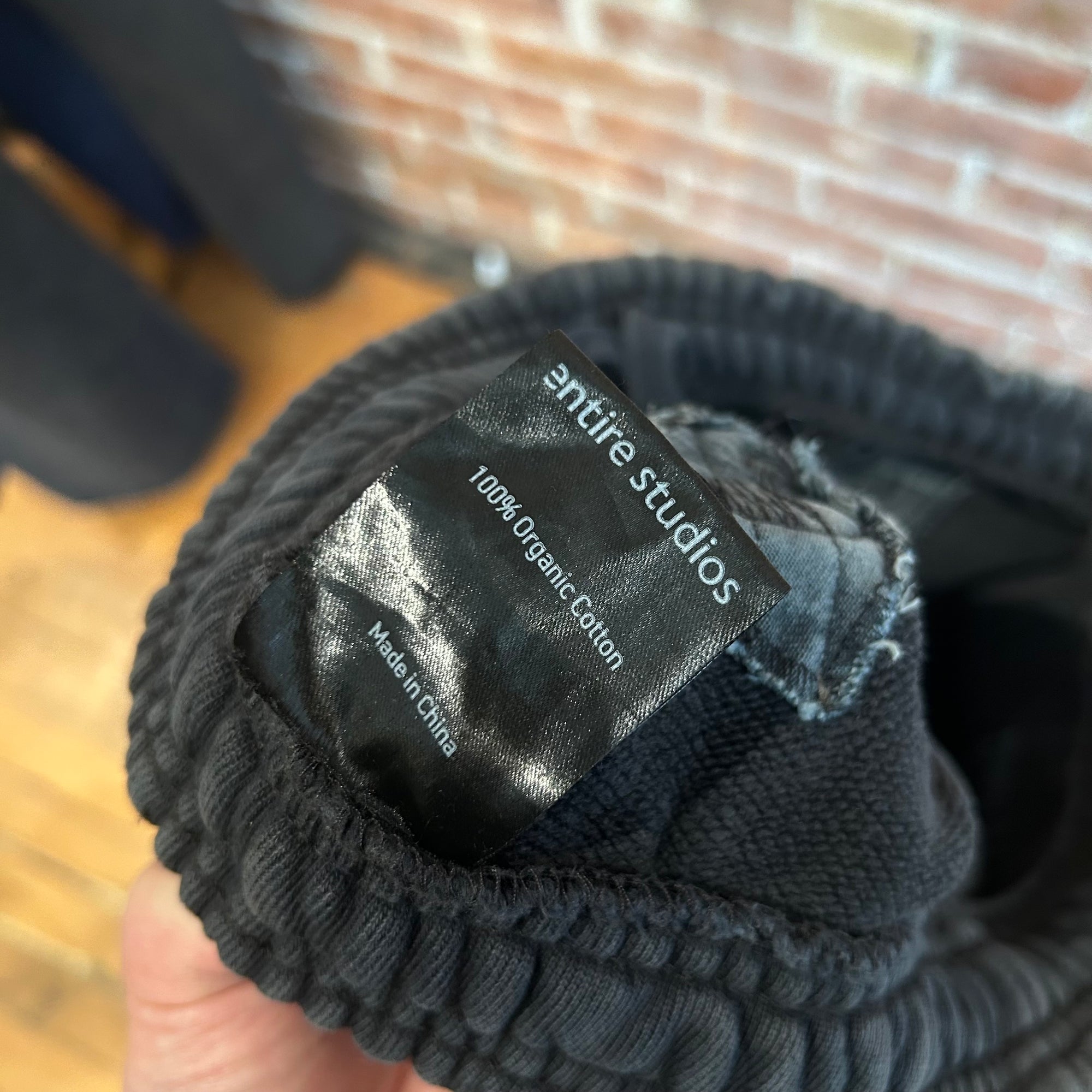 ENTIRE STUDIOS NINJA UTILITY CARGO SWEATS ‘COAL’