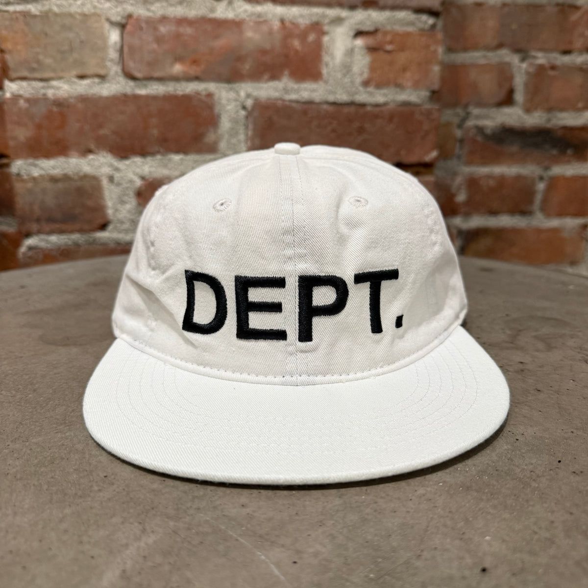 GALLERY DEPT. EMBROIDERED DEPT LOGO HAT ‘WHITE’