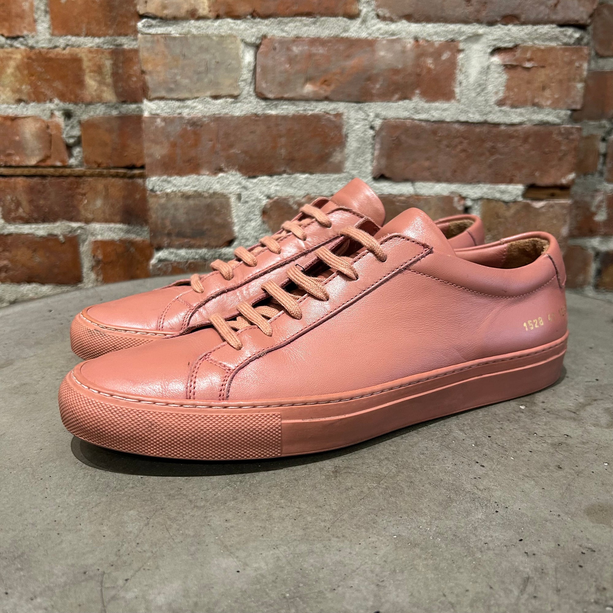 COMMON PROJECT ACIHLLES LOW SNEAKERS ‘SALMON’