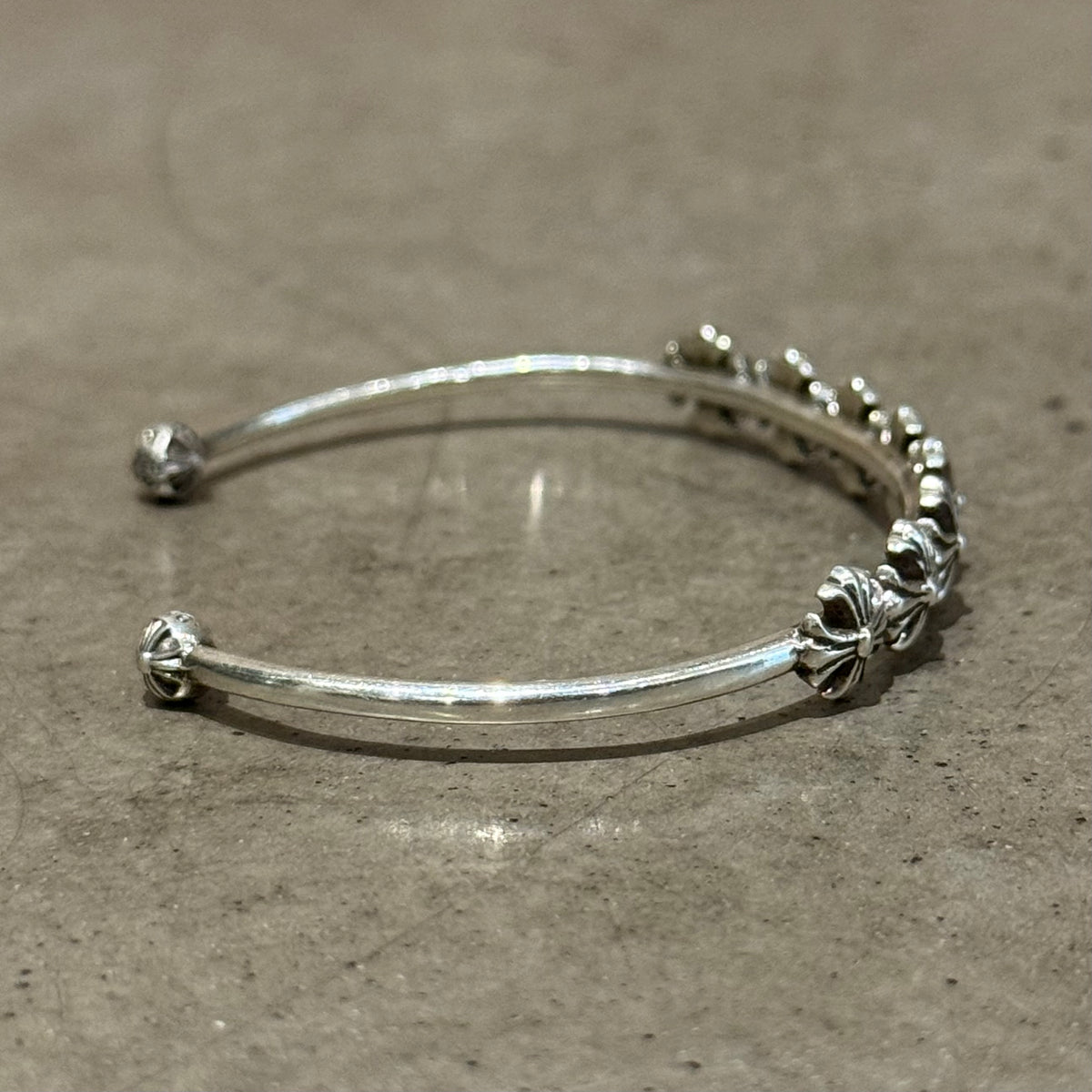 CHROME HEARTS PLUS CROSS BANGLE ‘SILVER’