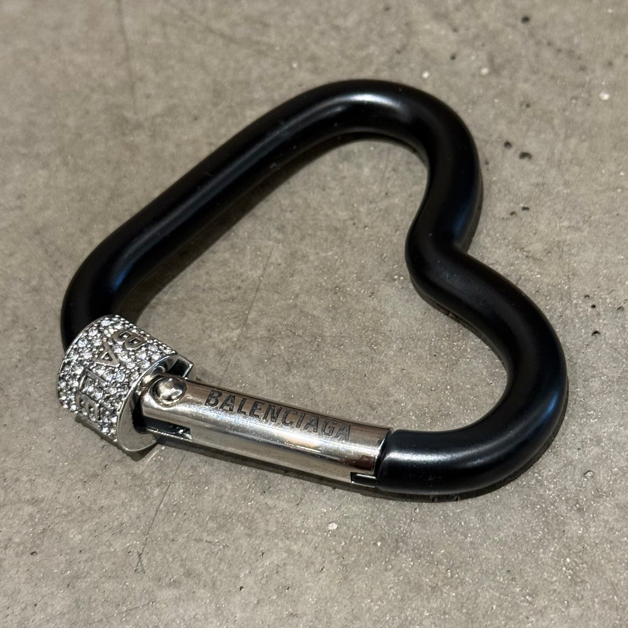 BALENCIAGA LOCKING LOVE HEART CARABINER ‘BLACK’