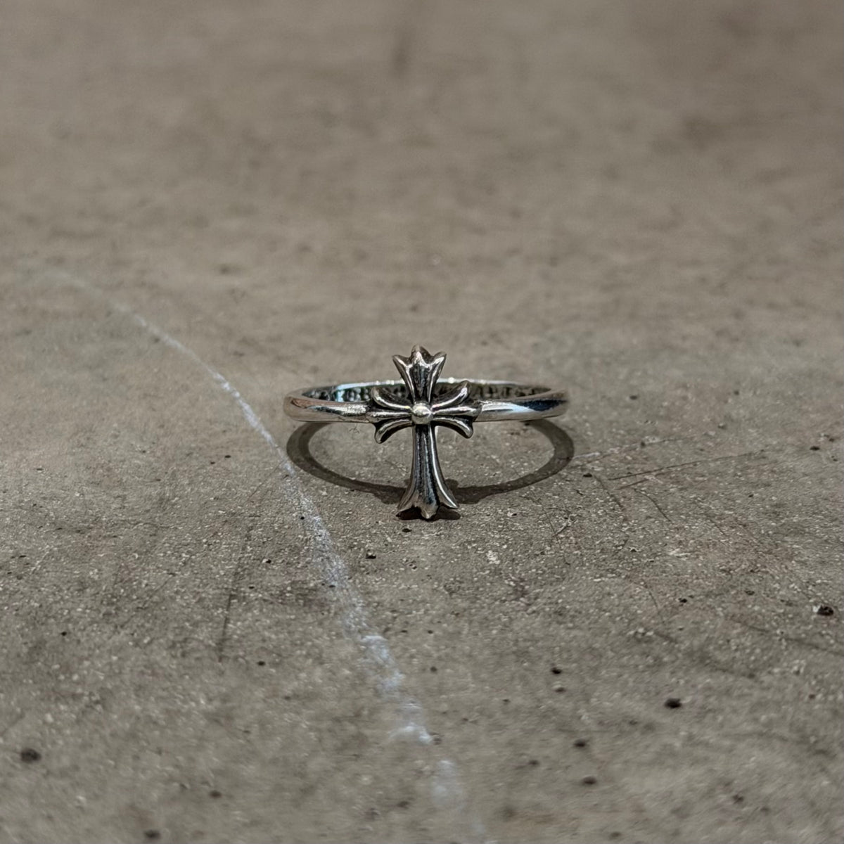 CHROME HEARTS CROSS BUBBLEGUM RING ‘SILVER’