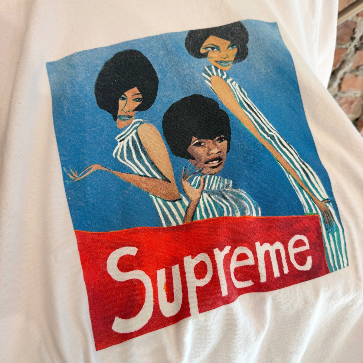 SUPREME FW18 "THE SUPREMES" TEE ‘MULTI’