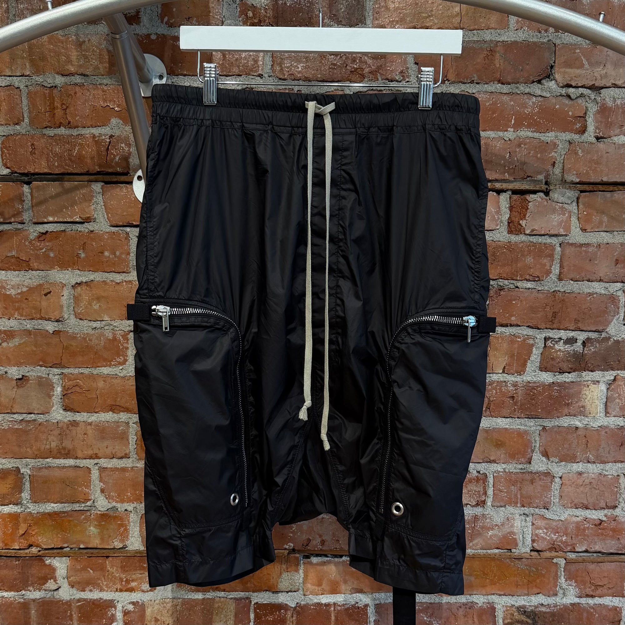 RICK OWENS DRKSDHW BAUHAUS CARGO SHORTS ‘BLACK’