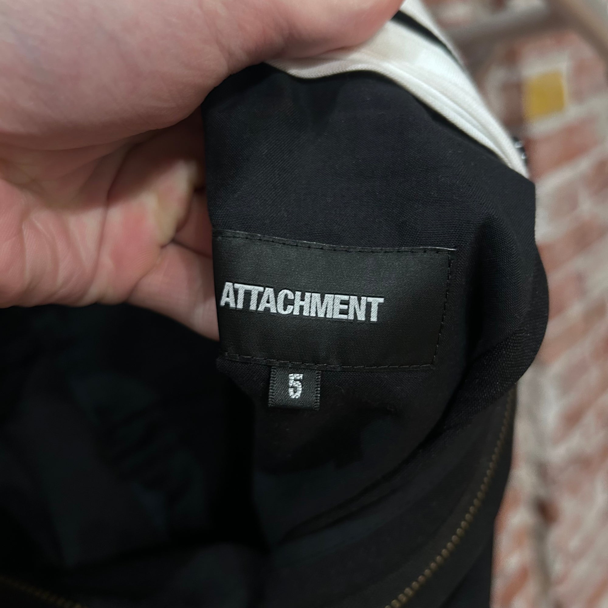 ATTACHMENT WIDE PLEAT PANTS ‘BLACK’