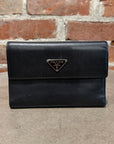 PRADA BADGE SNAP BIFOLD WALLET ‘BLACK’