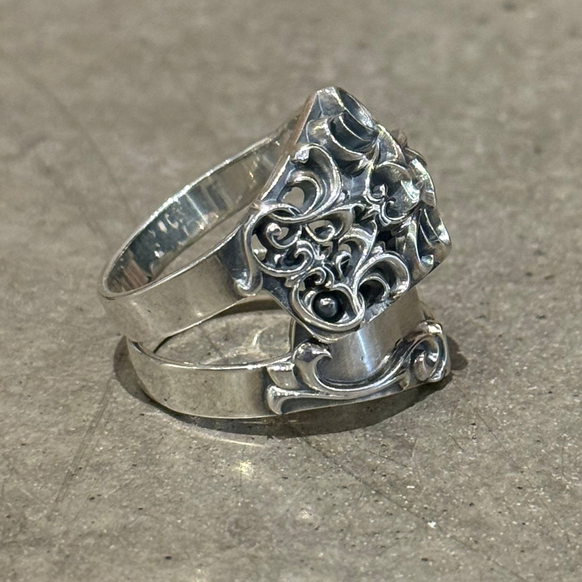 DEAL DESIGN HALF SHADE ARMOR RING 'SILVER'
