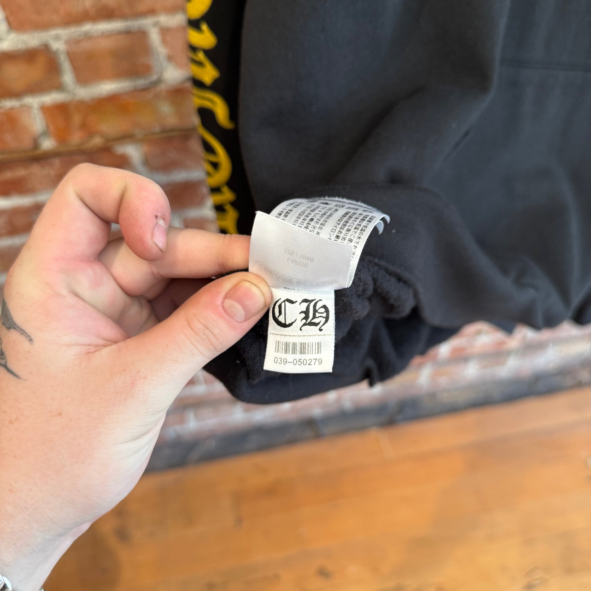 CHROME HEARTS VERTICAL LOGO 1988 PULLOVER HOODIE ‘BLACK/GOLD’